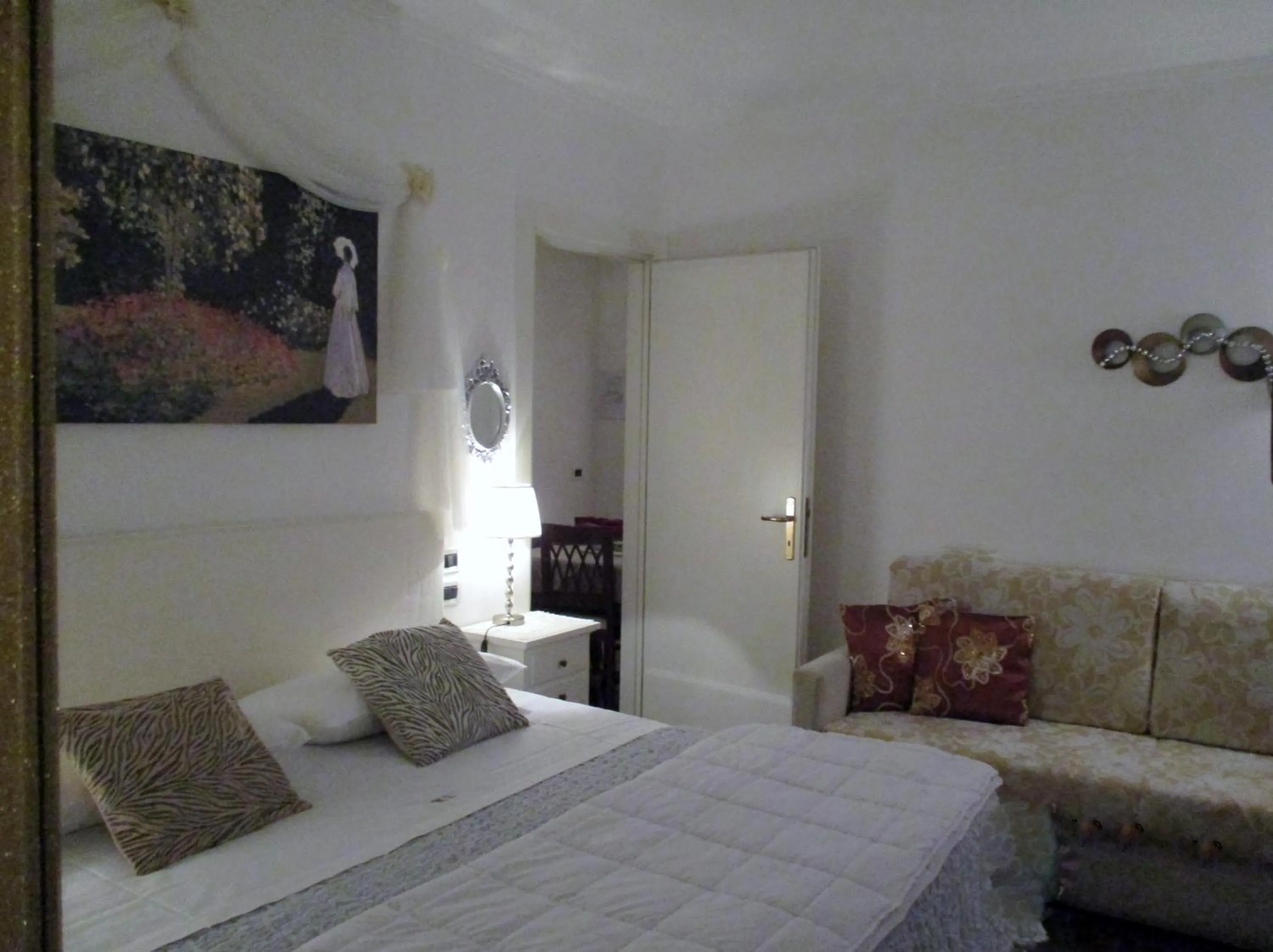Photo of the whole room, Bed in Luxury House B&B