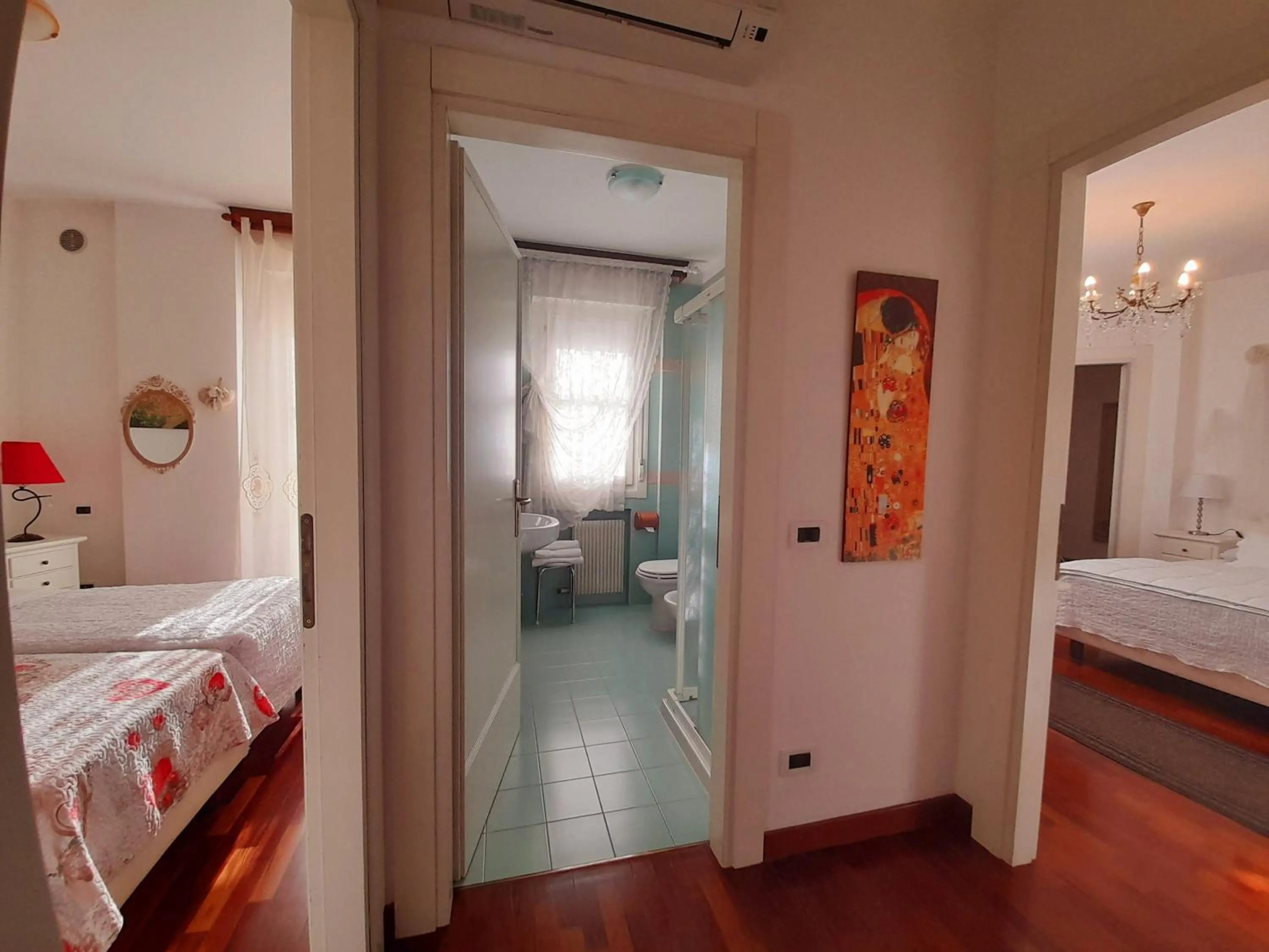 Photo of the whole room, Bed in Luxury House B&B