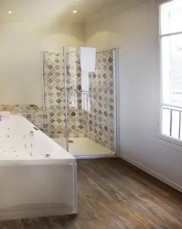 Double Room with Spa Bath in Histoires de Bastide Double Room with Spa Bath in Histoires de Bastide