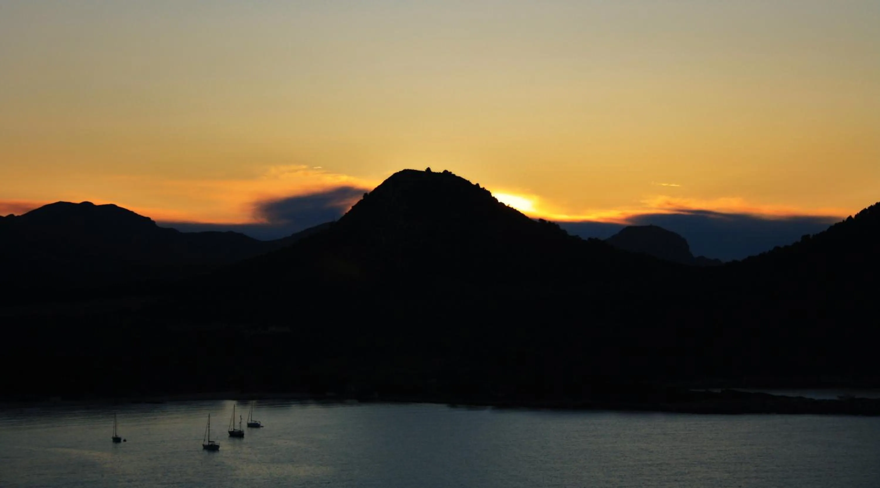 Area and facilities in Apartaments La Perla Negra