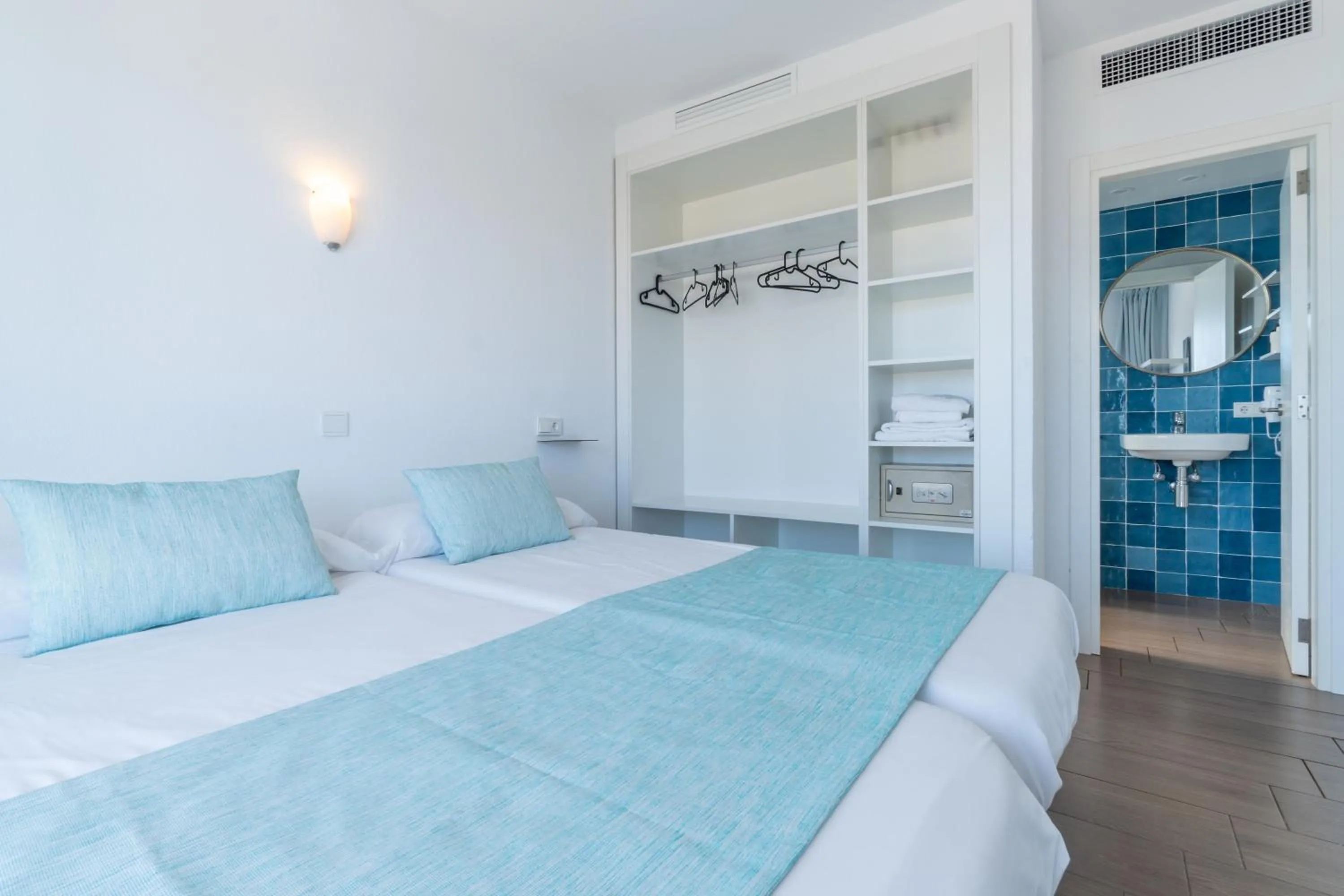 Bed in Apartaments La Perla Negra