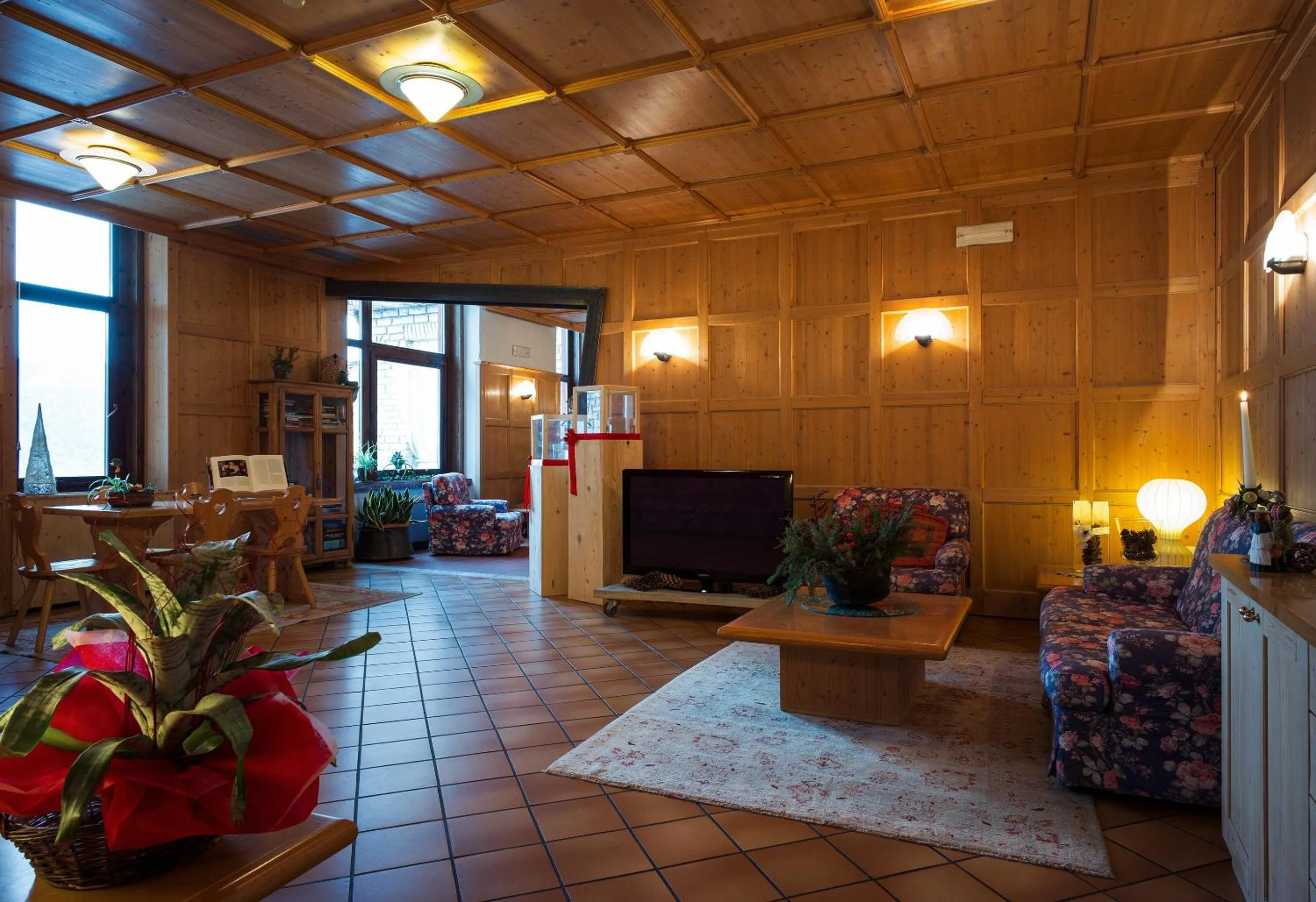 Communal lounge/ TV room in Antico Albergo Stella d'Italia