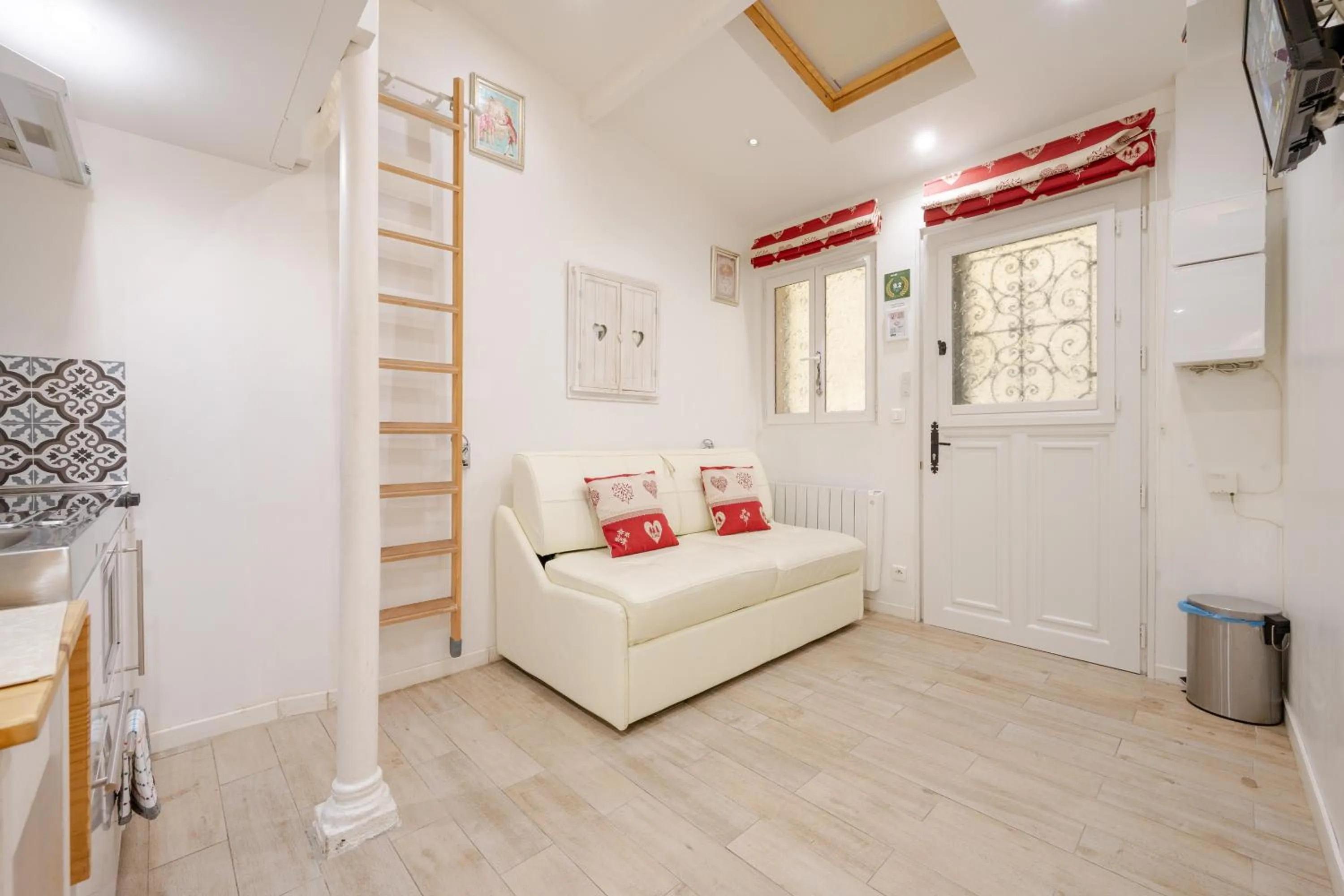 Superb tiny house in heart of Paris 1st!