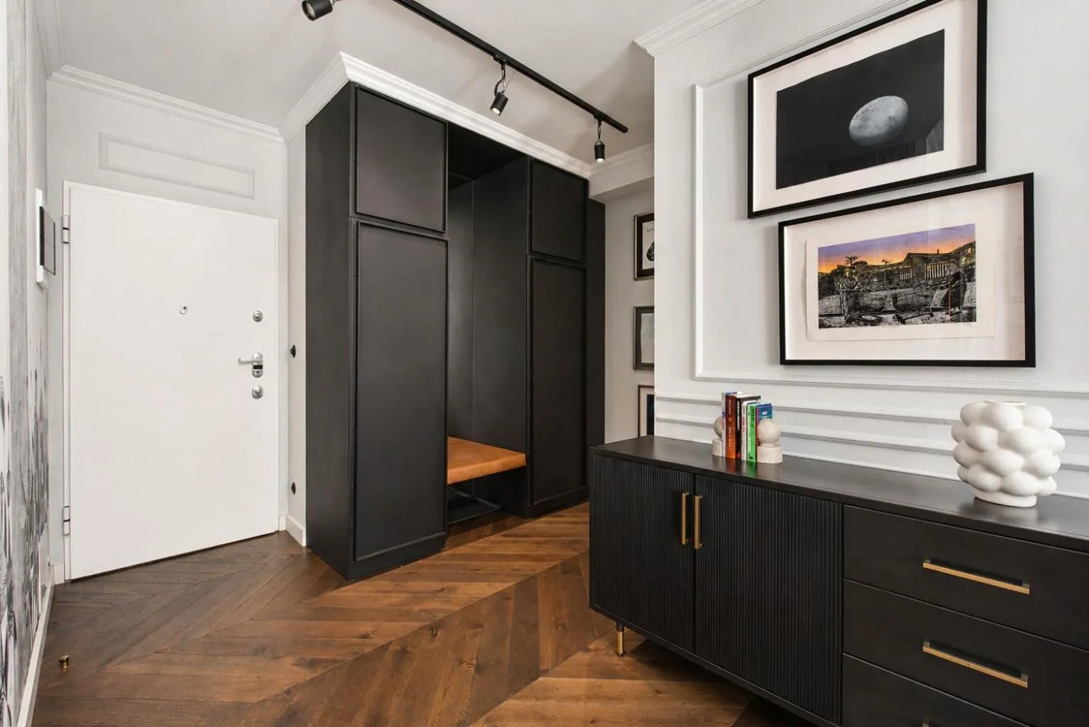 wardrobe in Harmonica Apartment - Trynitarska 6 street