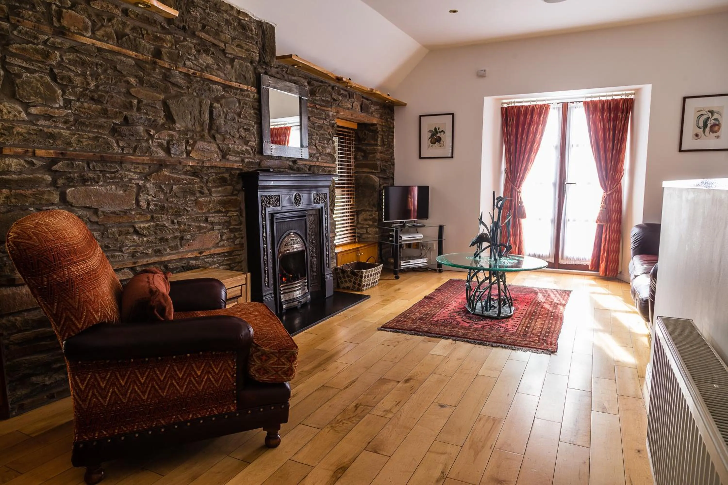 TV and multimedia in Forbes of Kingennie