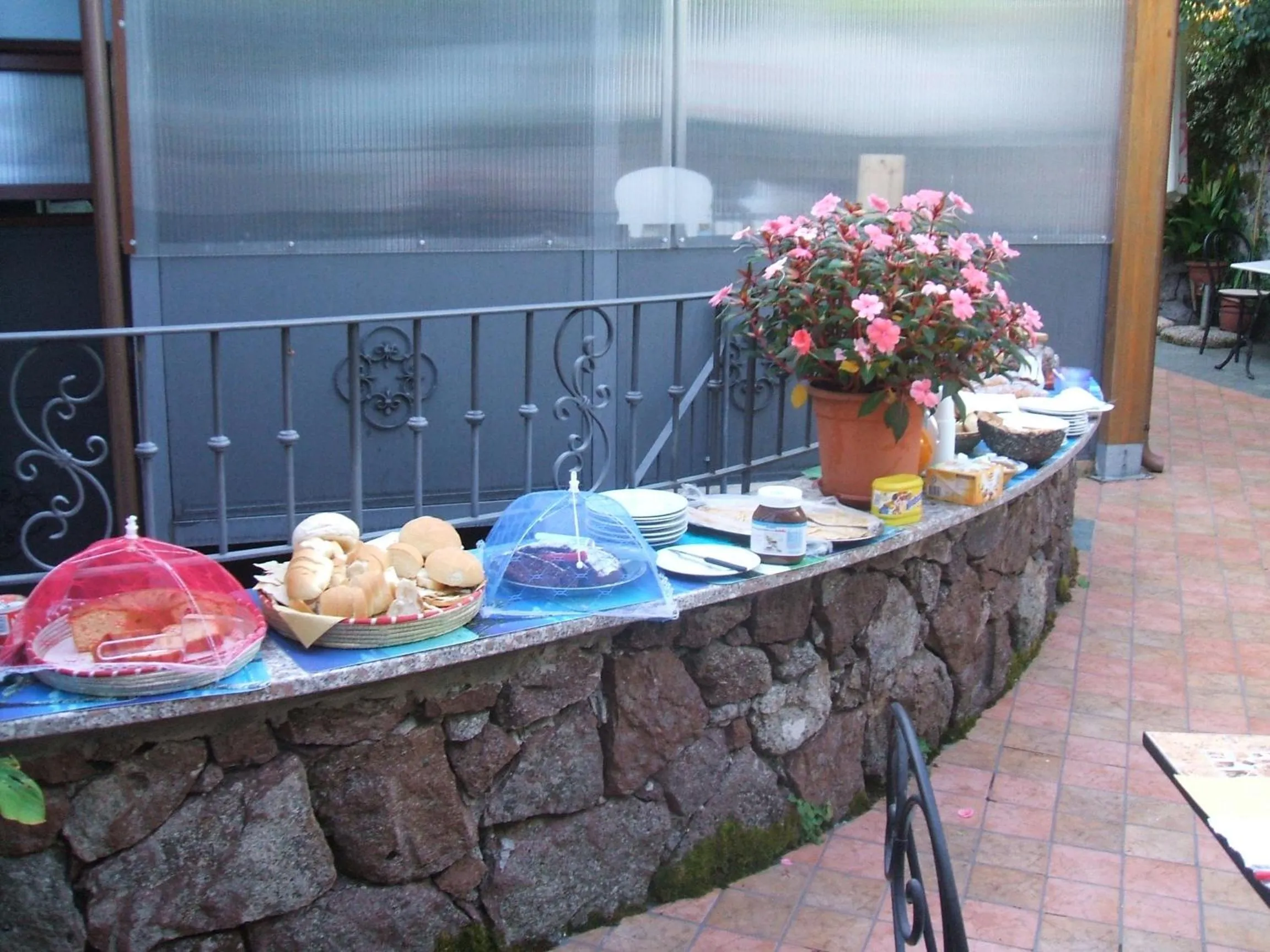 Patio in Su Cantaru Guesthouse