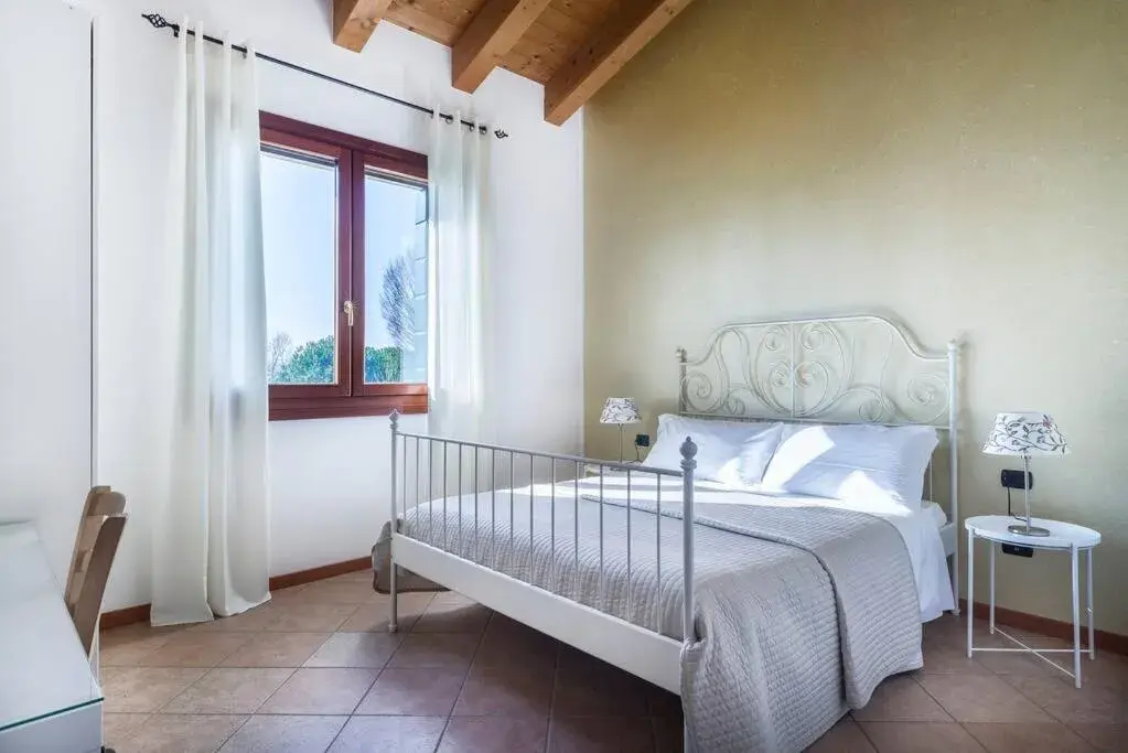 Double Room with Pool View - single occupancy in Agriturismo Ai Carpini Double Room with Pool View - single occupancy in Agriturismo Ai Carpini
