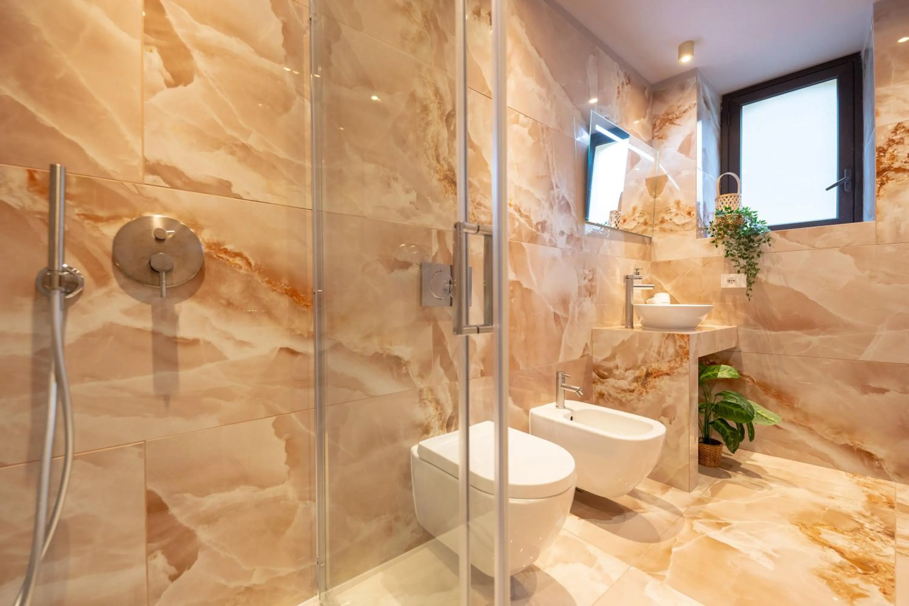 Shower in Palazzo Bruca Catania