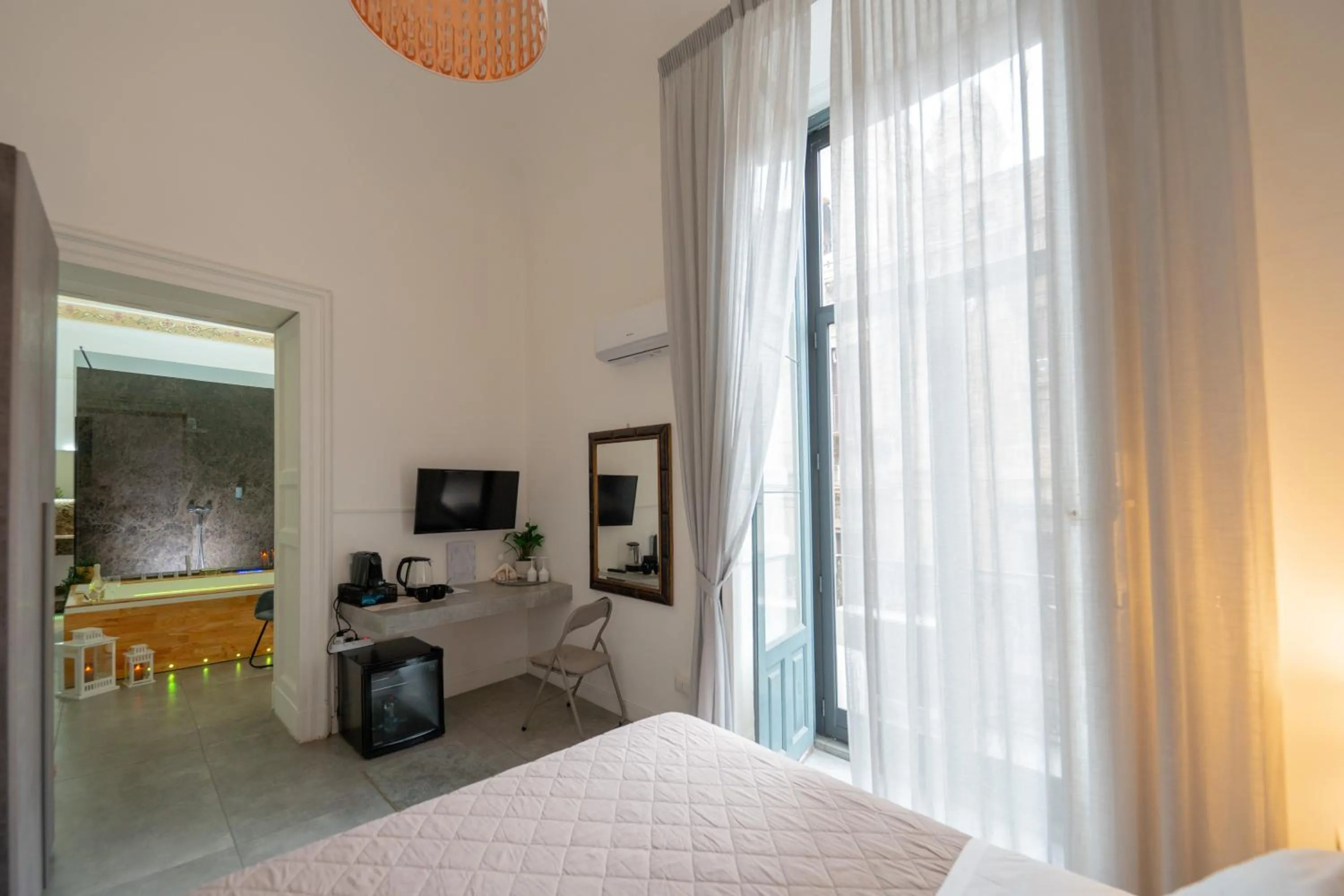 Photo of the whole room, Bed in Palazzo Bruca Catania