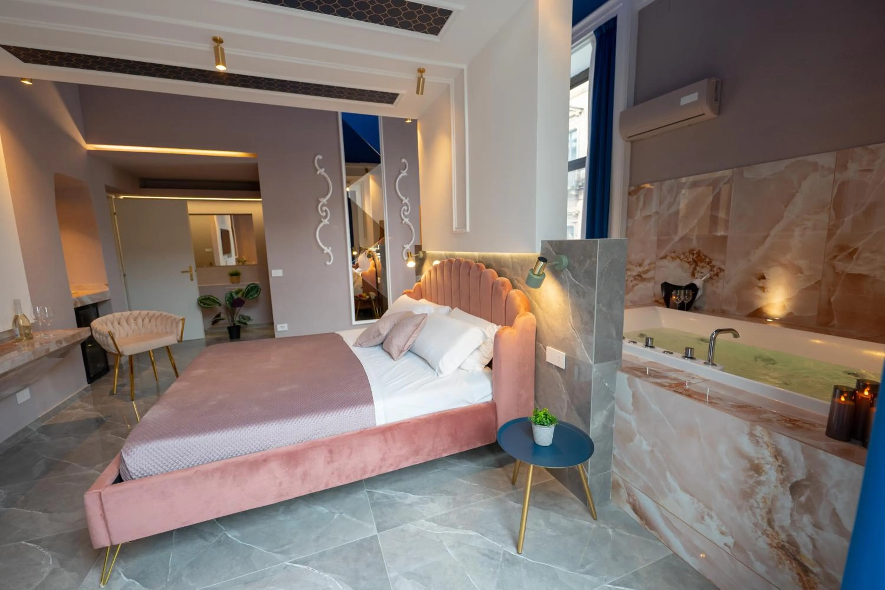 Photo of the whole room, Bed in Palazzo Bruca Catania