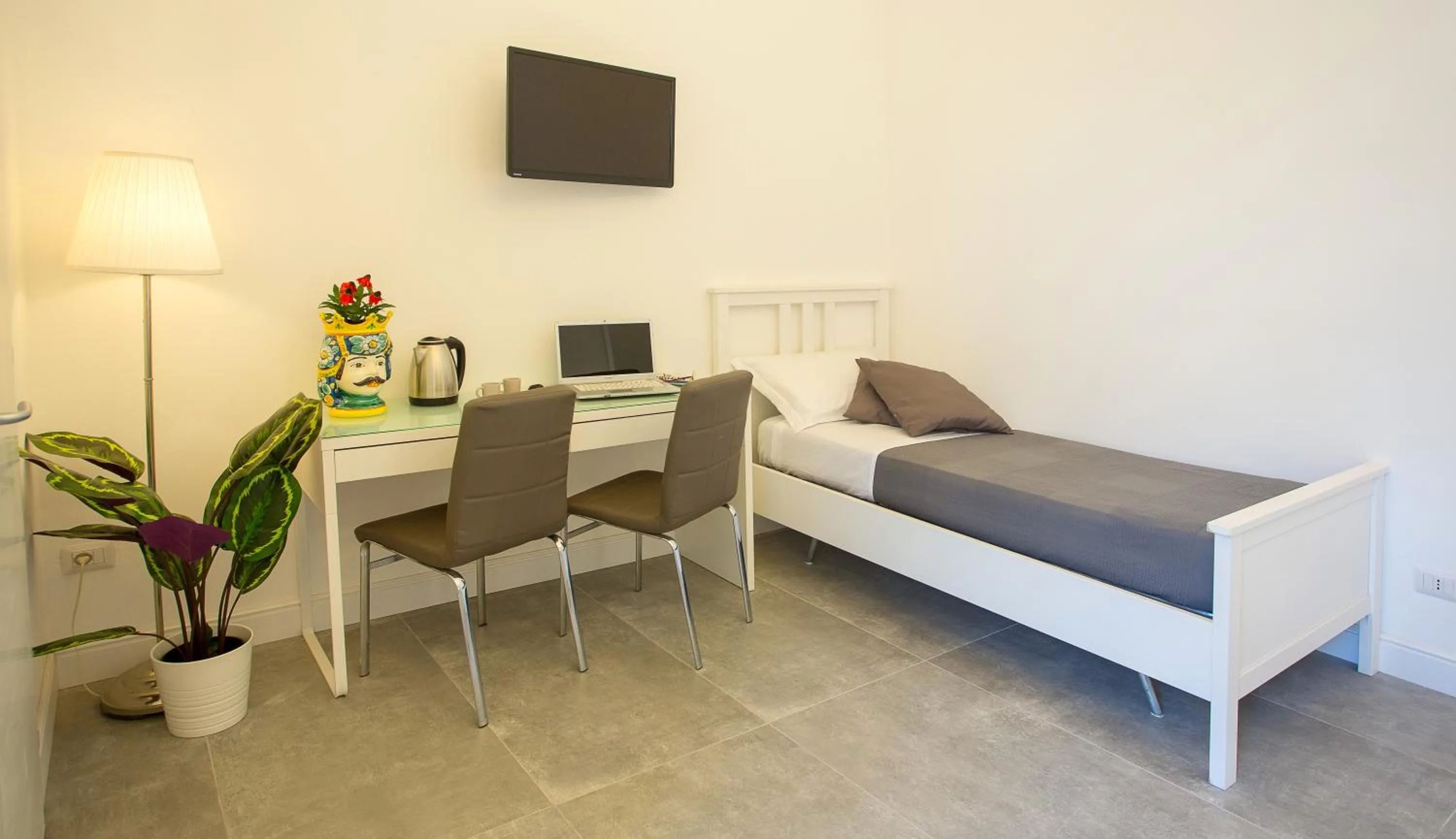 Photo of the whole room, Bed in Palazzo Bruca Catania