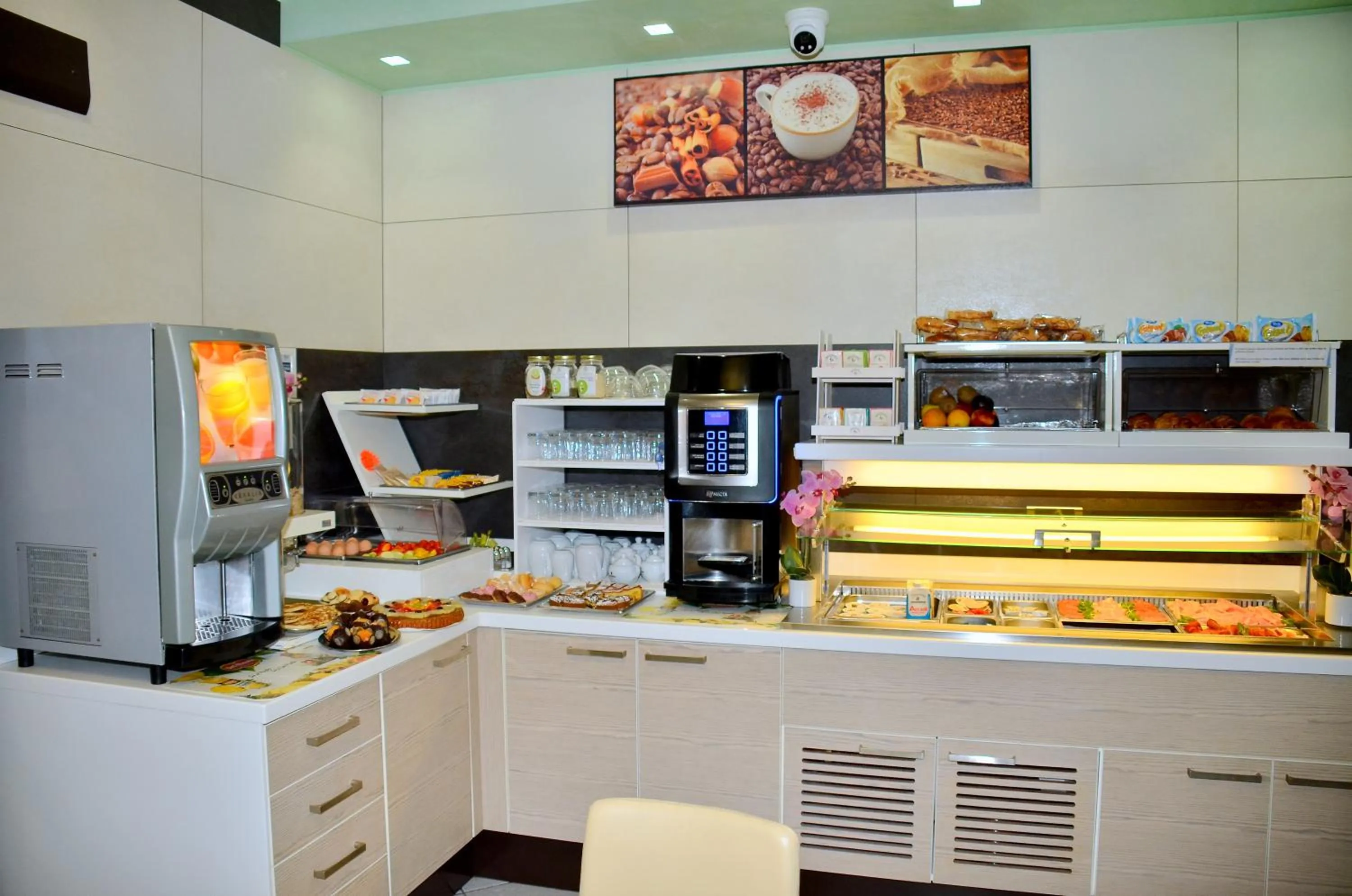 Breakfast in Hotel Etna