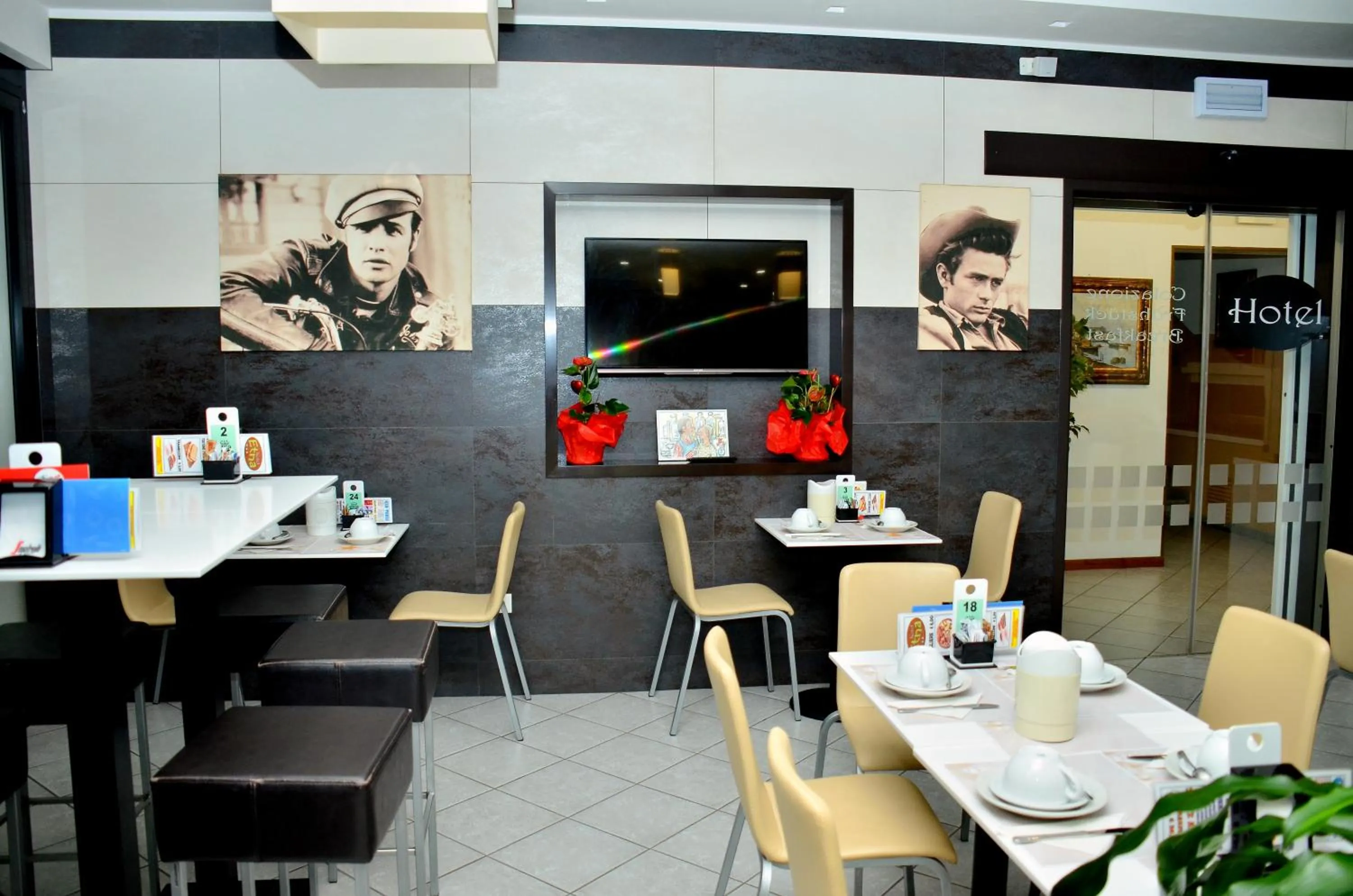 Restaurant/places to eat in Hotel Etna