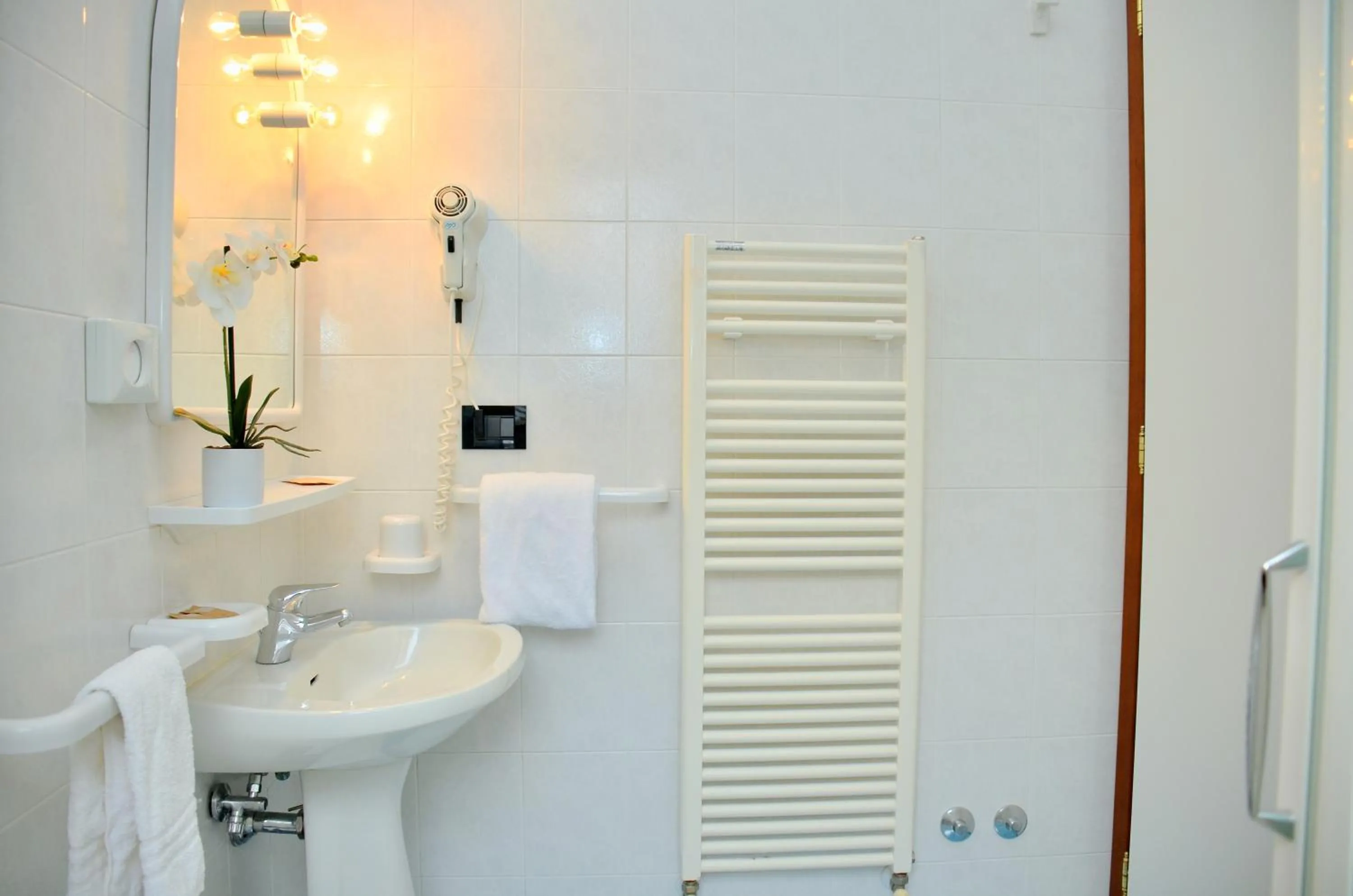 Bathroom in Hotel Etna