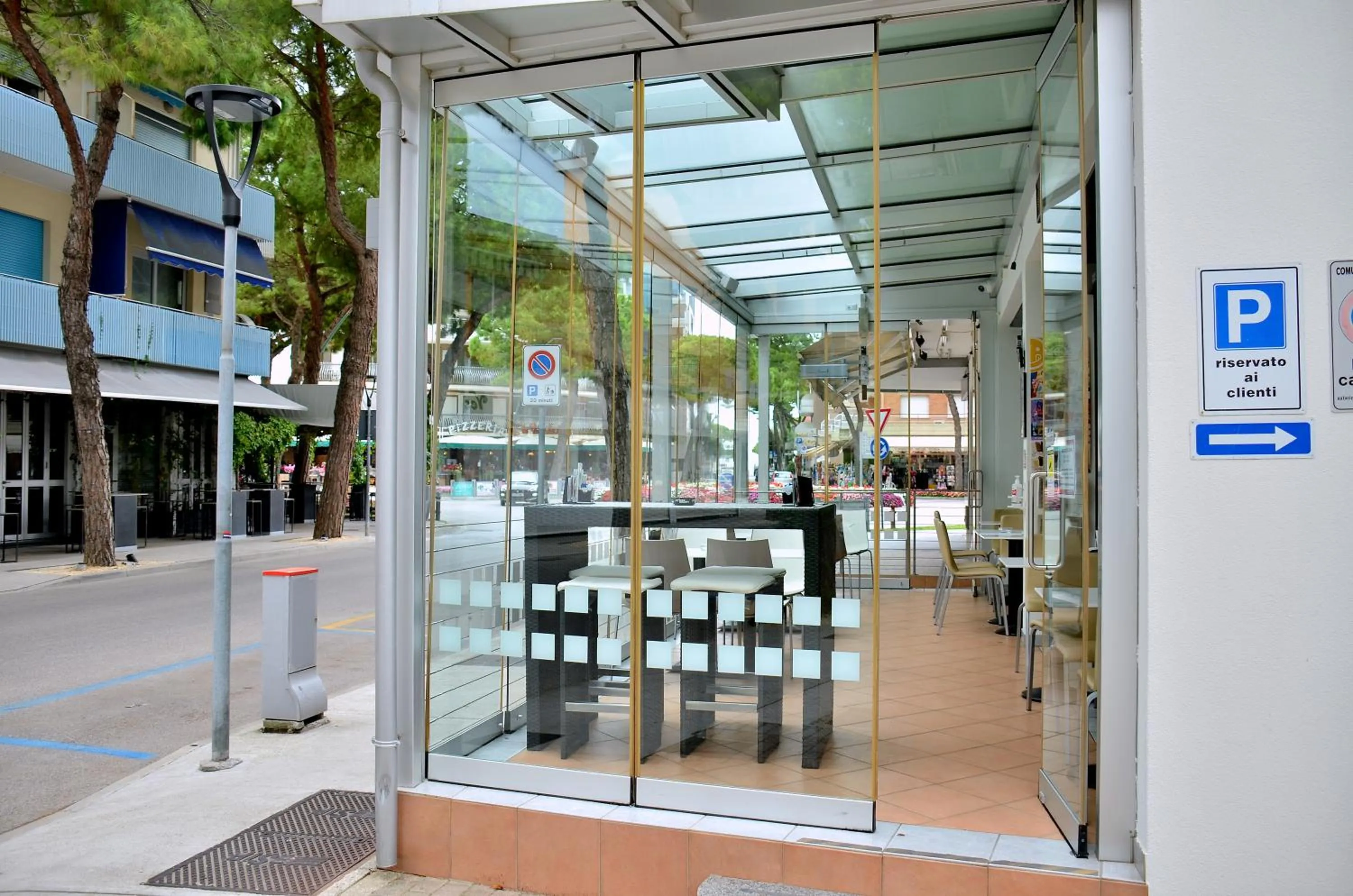 Restaurant/places to eat in Hotel Etna