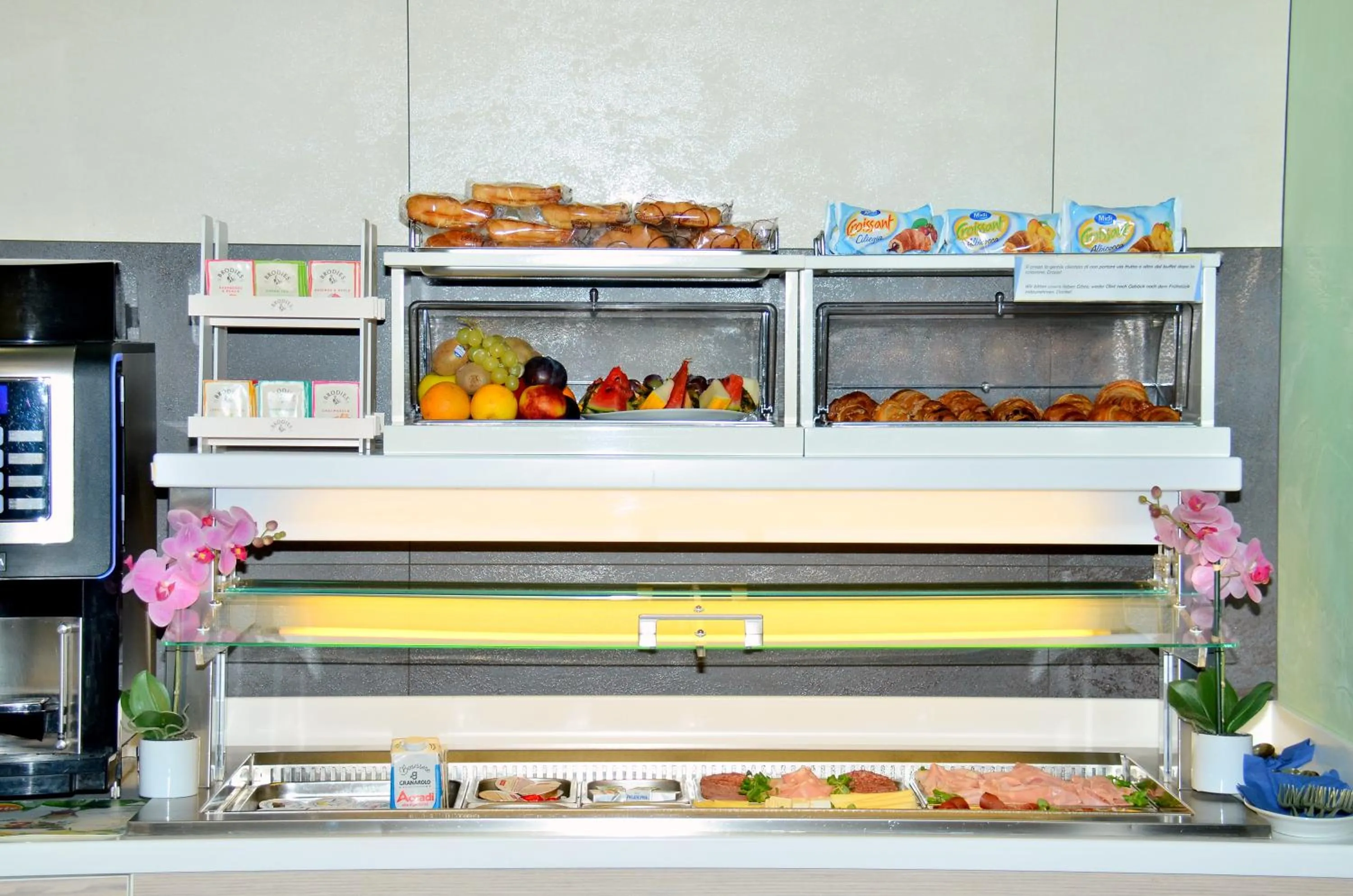 Breakfast in Hotel Etna