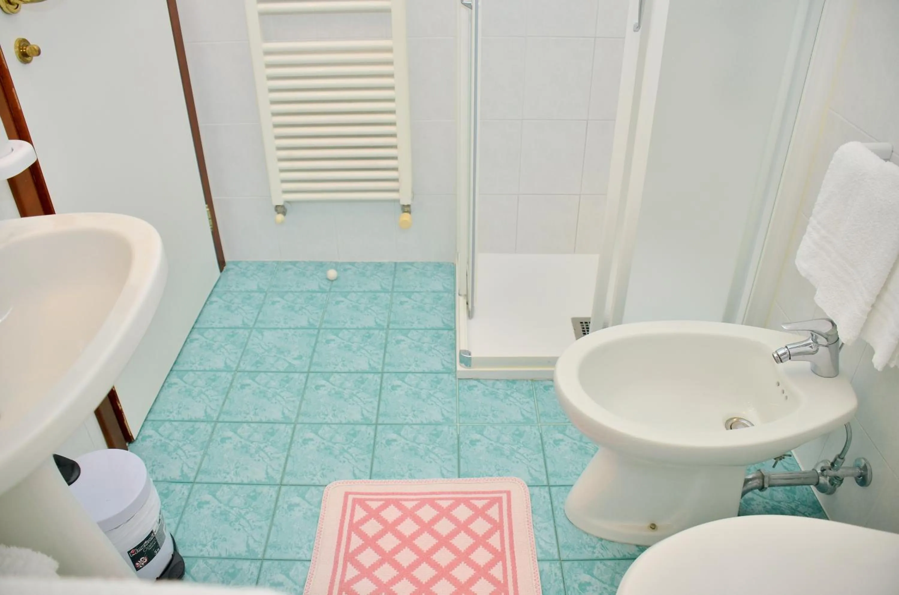 Shower in Hotel Etna