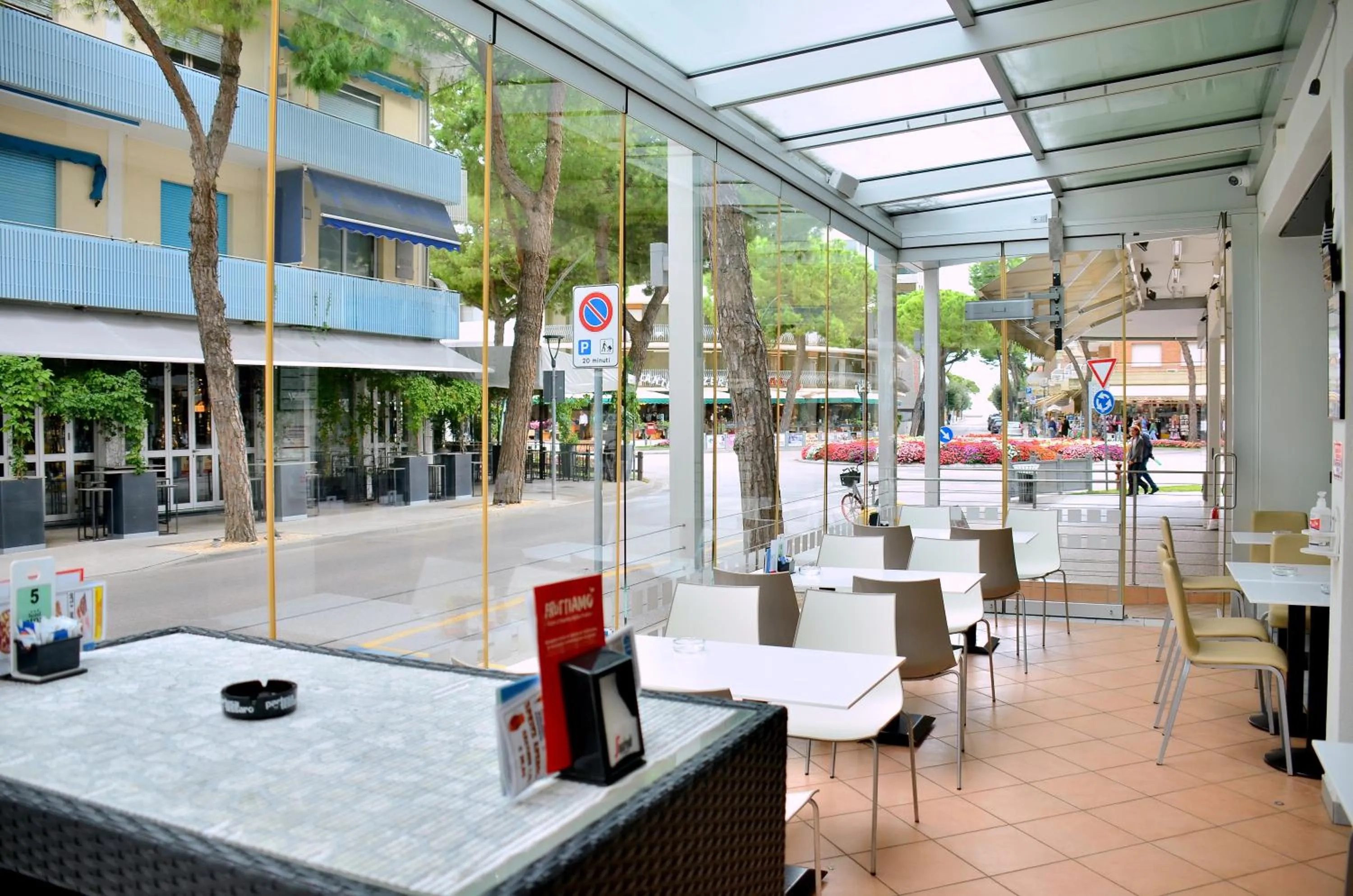 Restaurant/places to eat in Hotel Etna