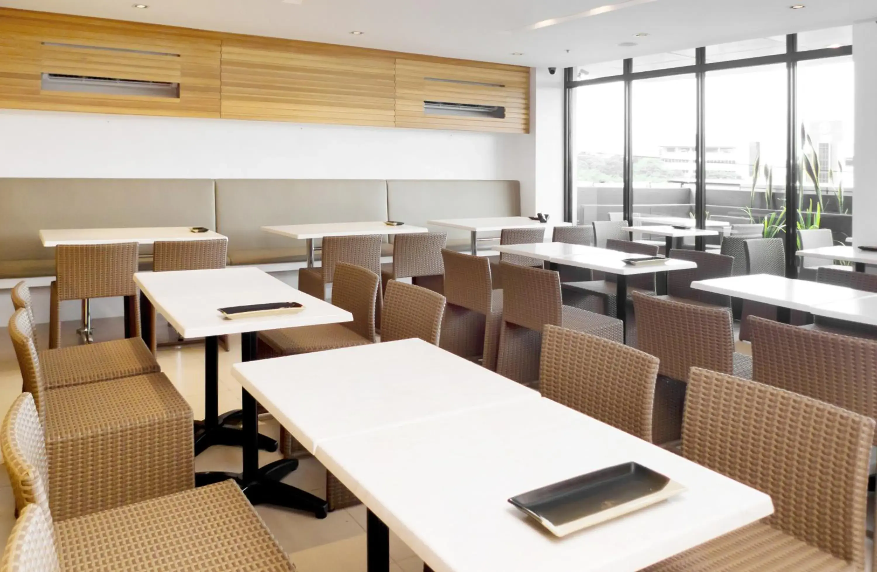 Restaurant/Places to Eat in Oracle Hotel and Residences Restaurant/Places to Eat in Oracle Hotel and Residences