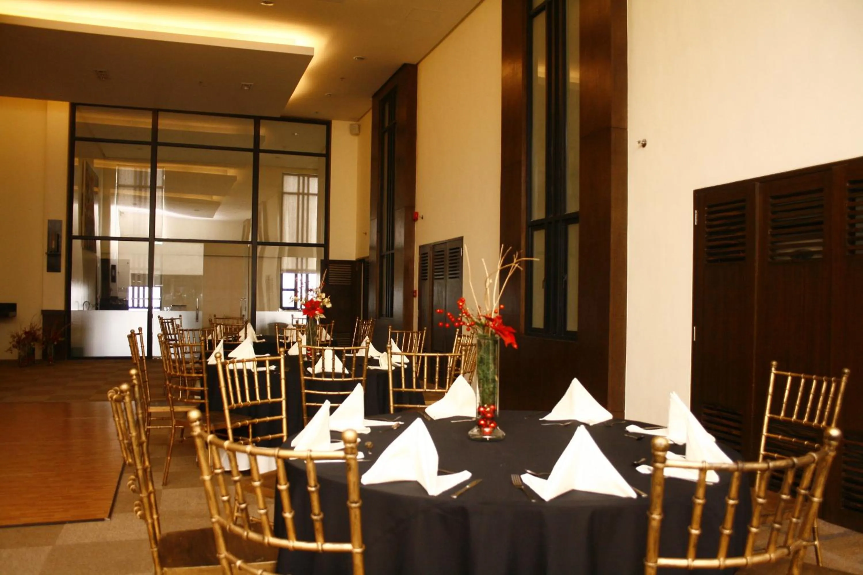 Banquet/Function facilities, Restaurant/Places to Eat in Oracle Hotel and Residences