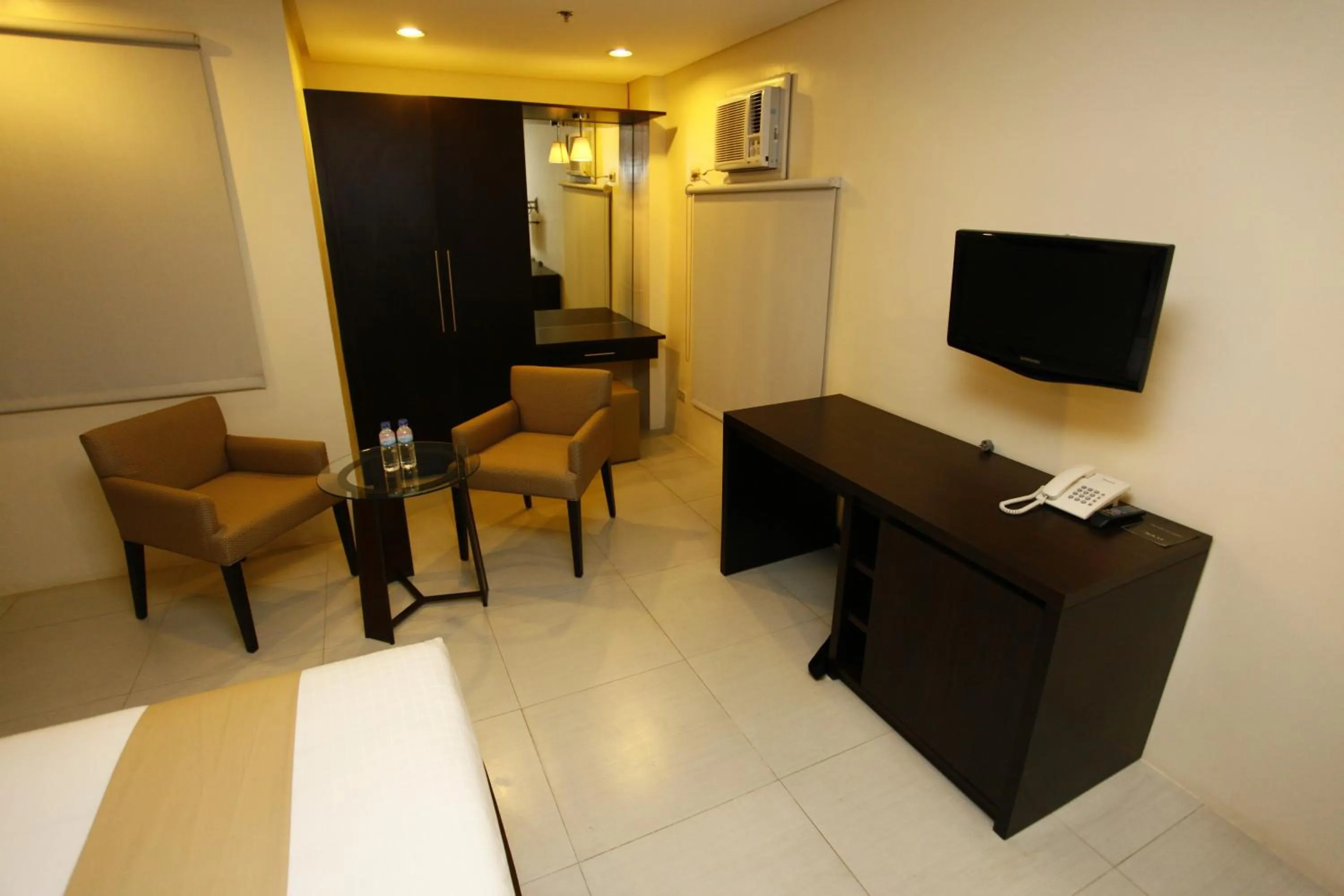 Photo of the whole room, TV/Entertainment Center in Oracle Hotel and Residences