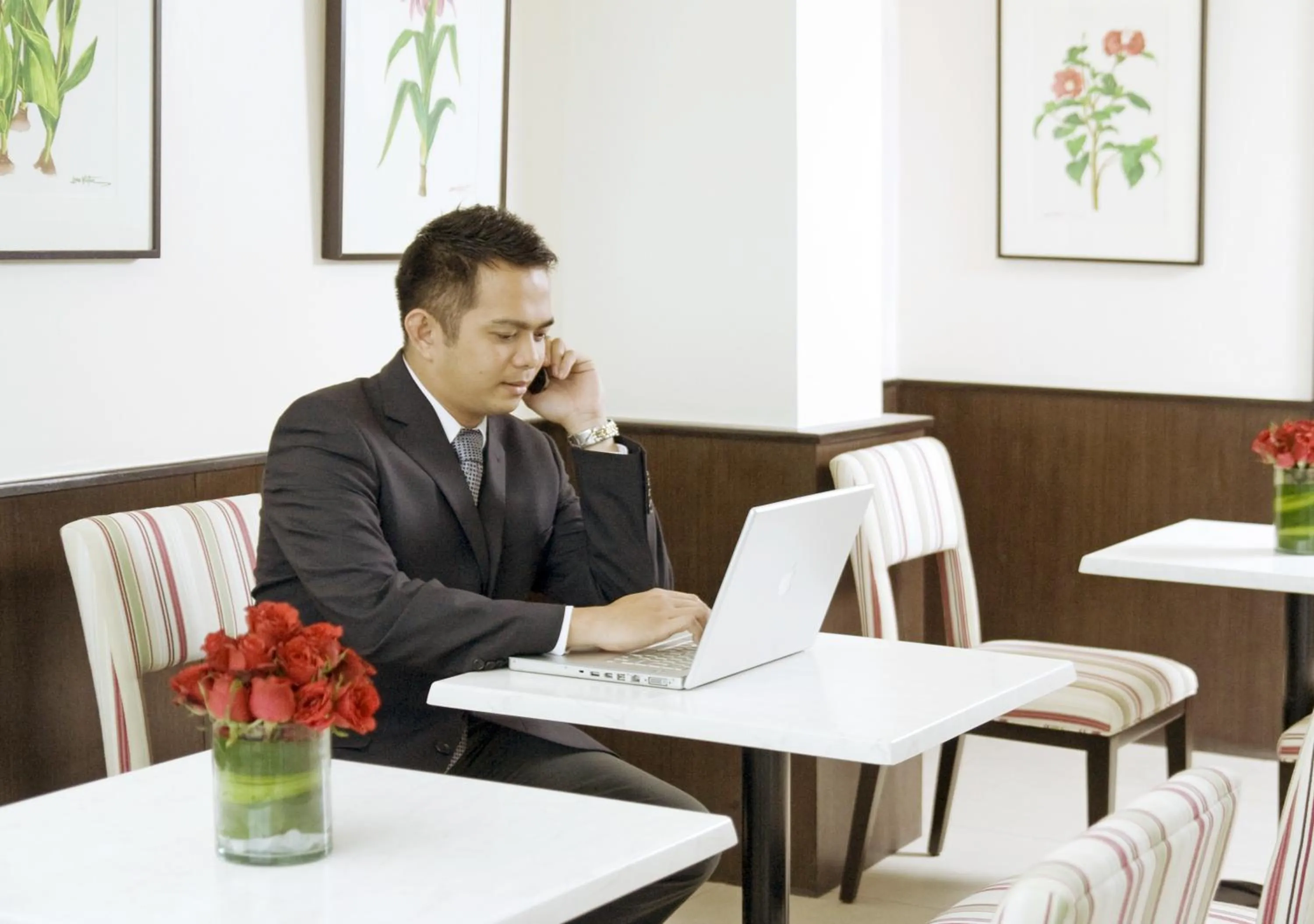 Food and drinks in Oracle Hotel and Residences