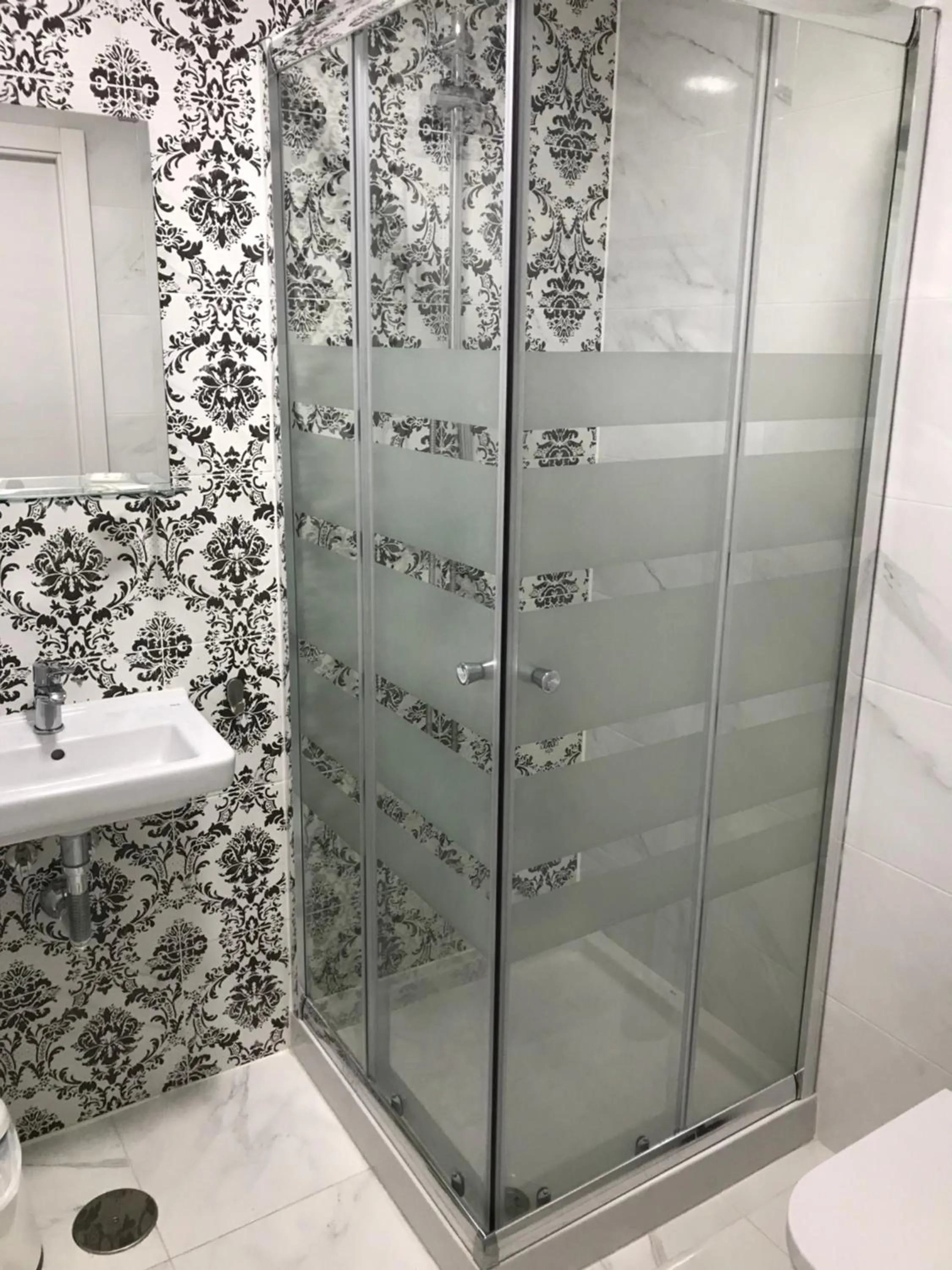 Shower, Bathroom in Hotel Boutique Centro BBB Auto check in