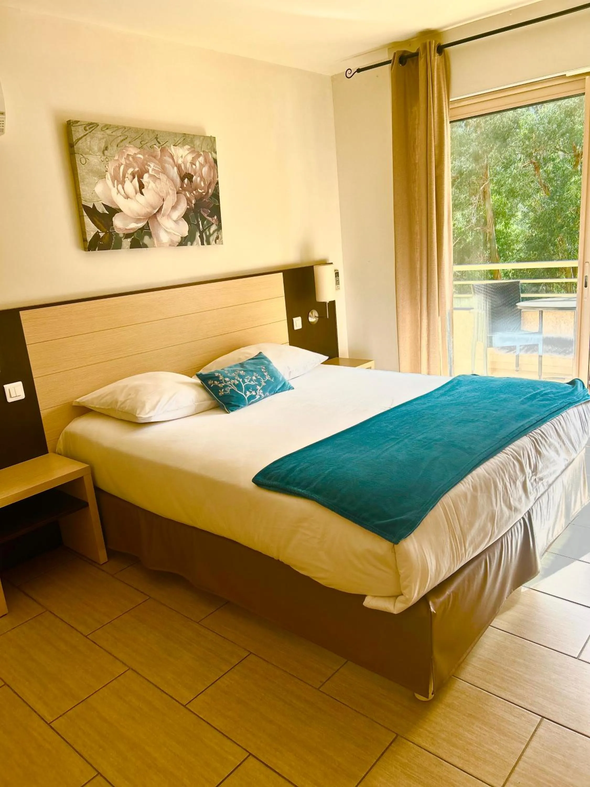 Bed in Hôtel et Résidence Costa Rossa