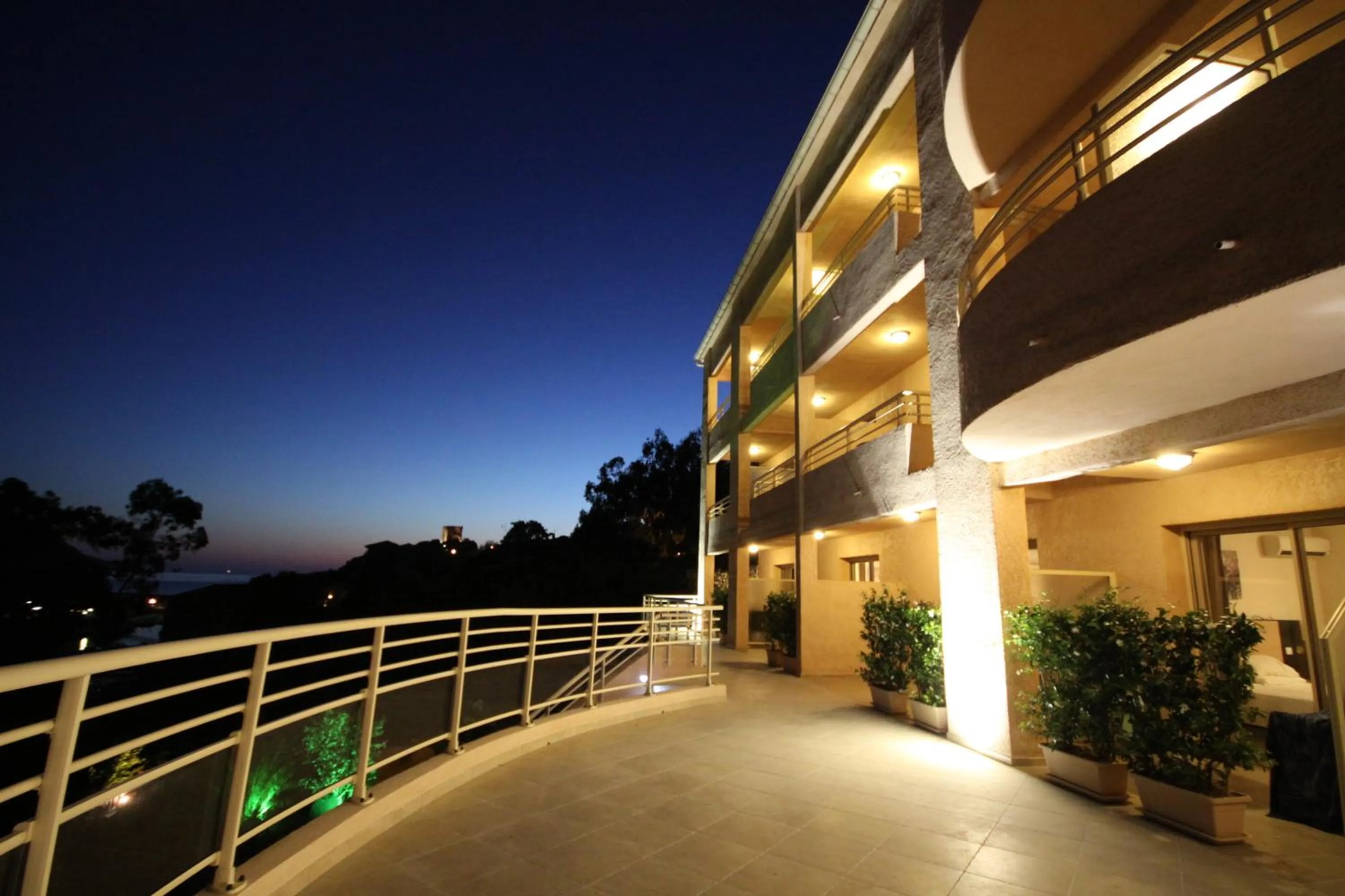 Night in Hôtel et Résidence Costa Rossa