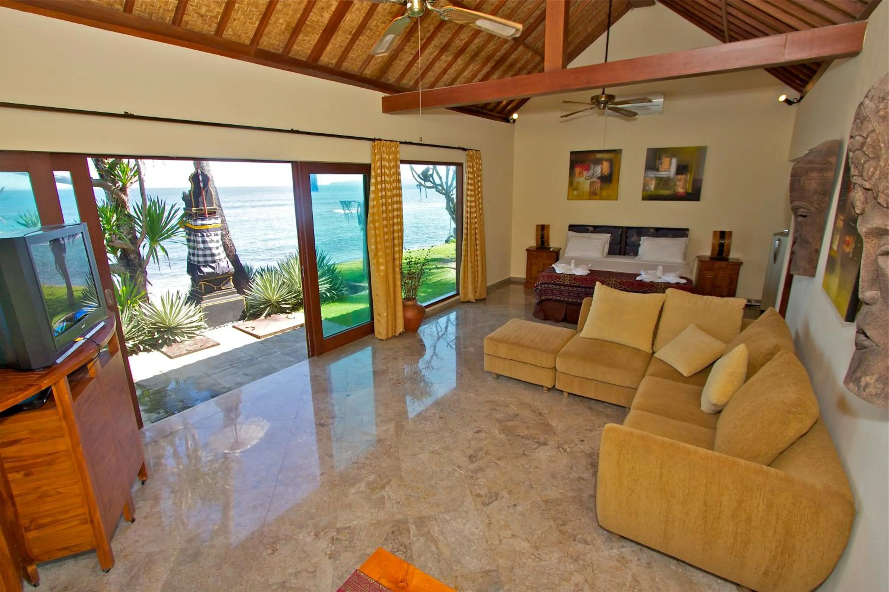 Living room in Bayshore Villa