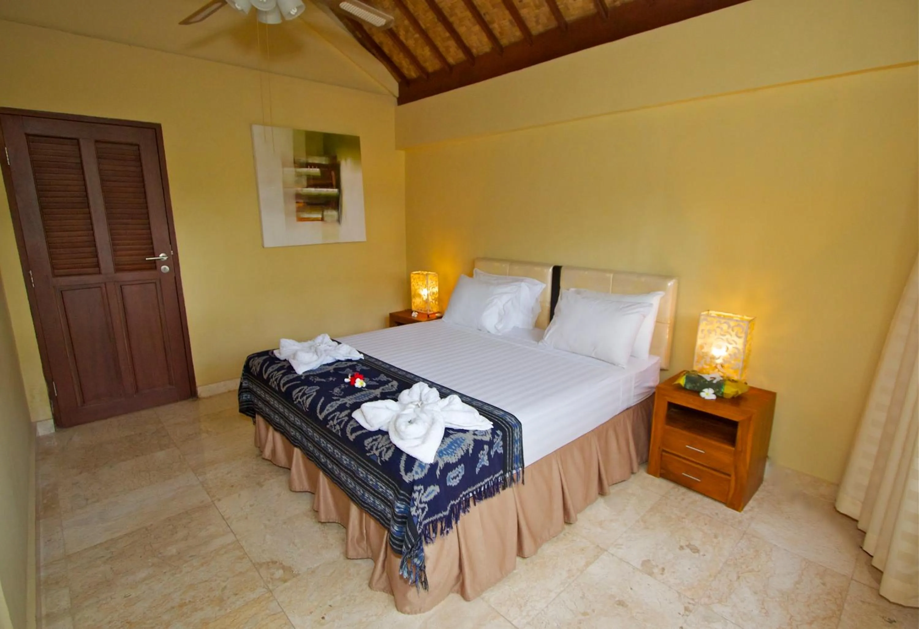 Bedroom, Bed in Bayshore Villa