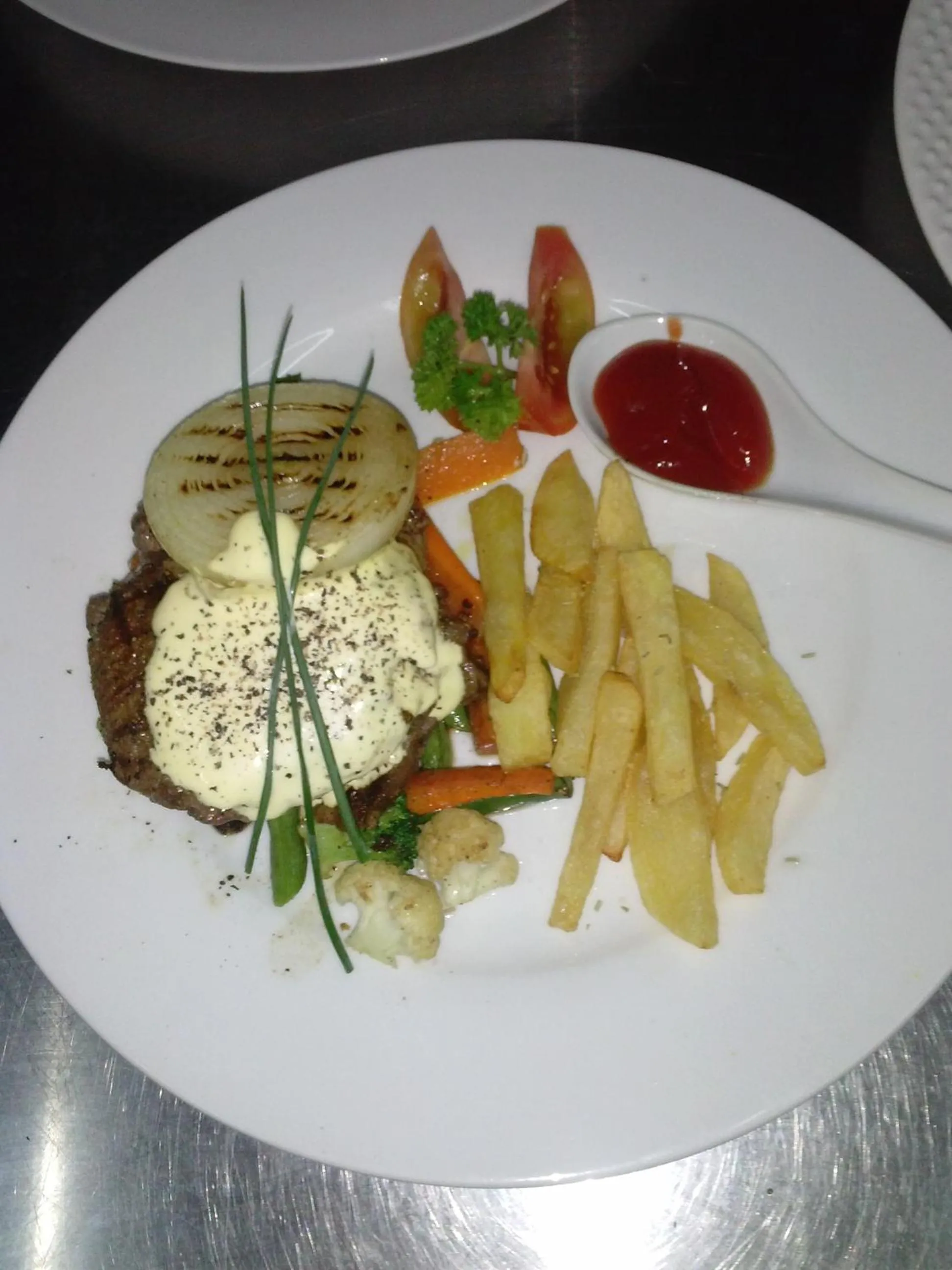 Restaurant/places to eat in Bayshore Villa