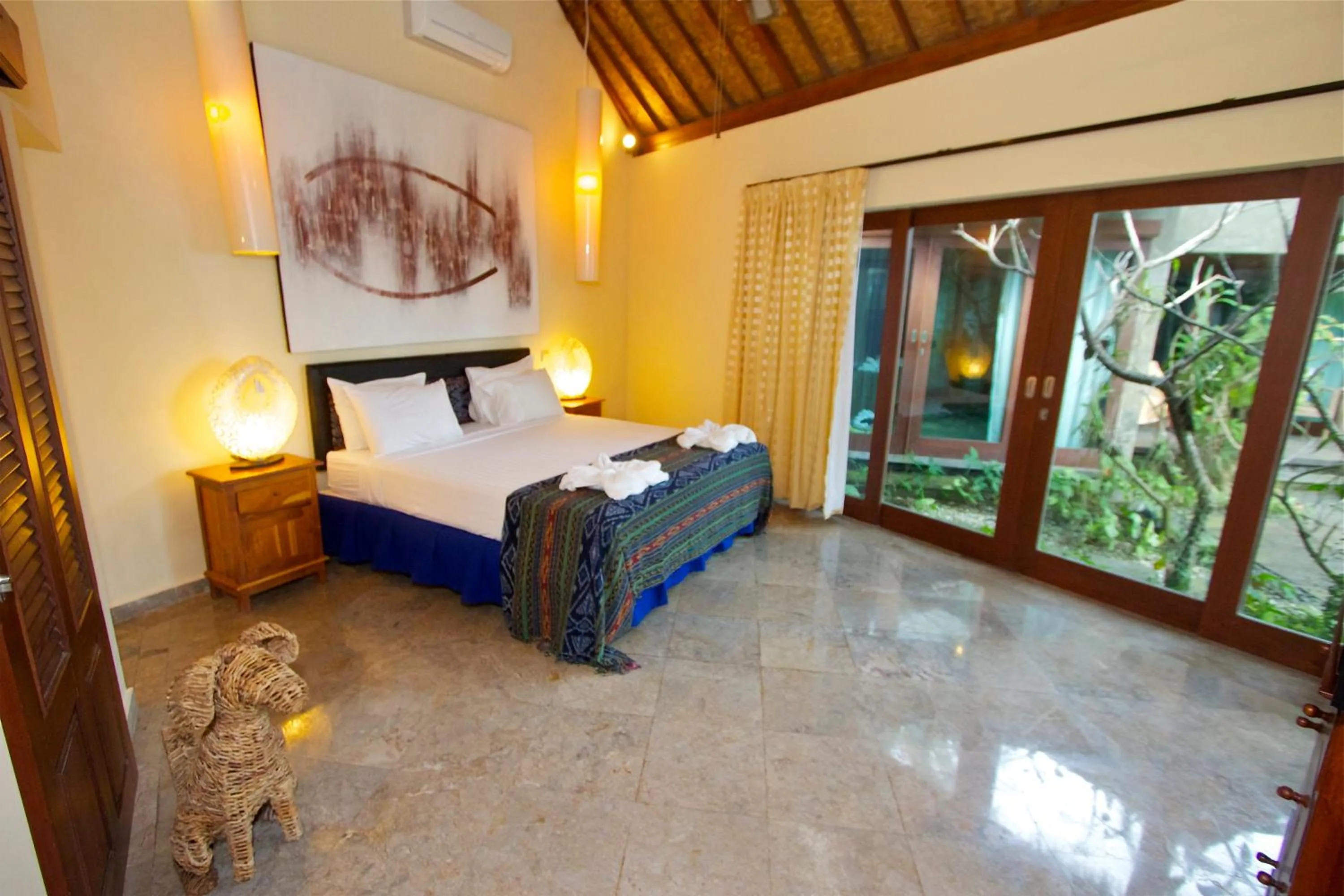 Bedroom, Bed in Bayshore Villa