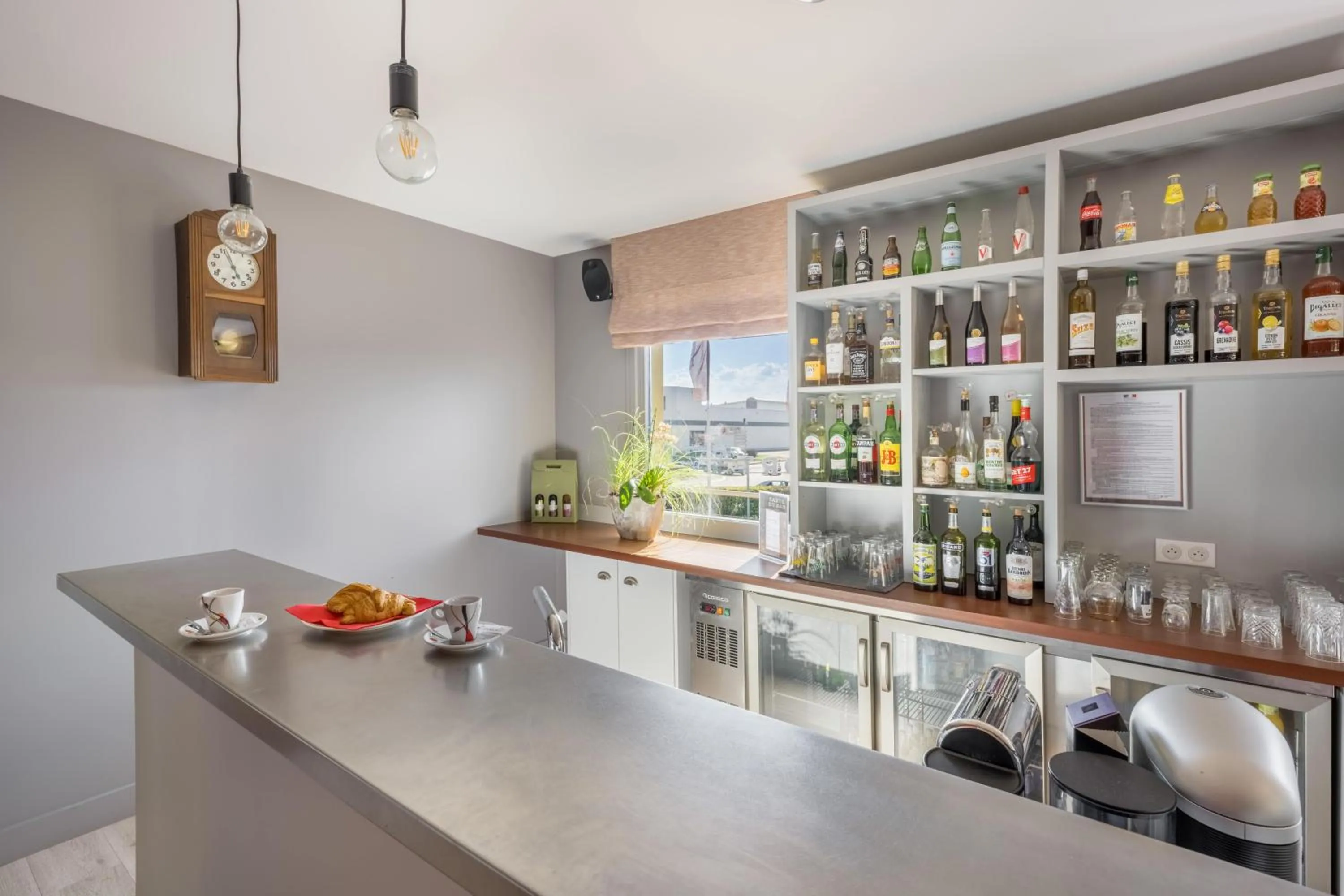 Lounge or bar in Hôtel Newport