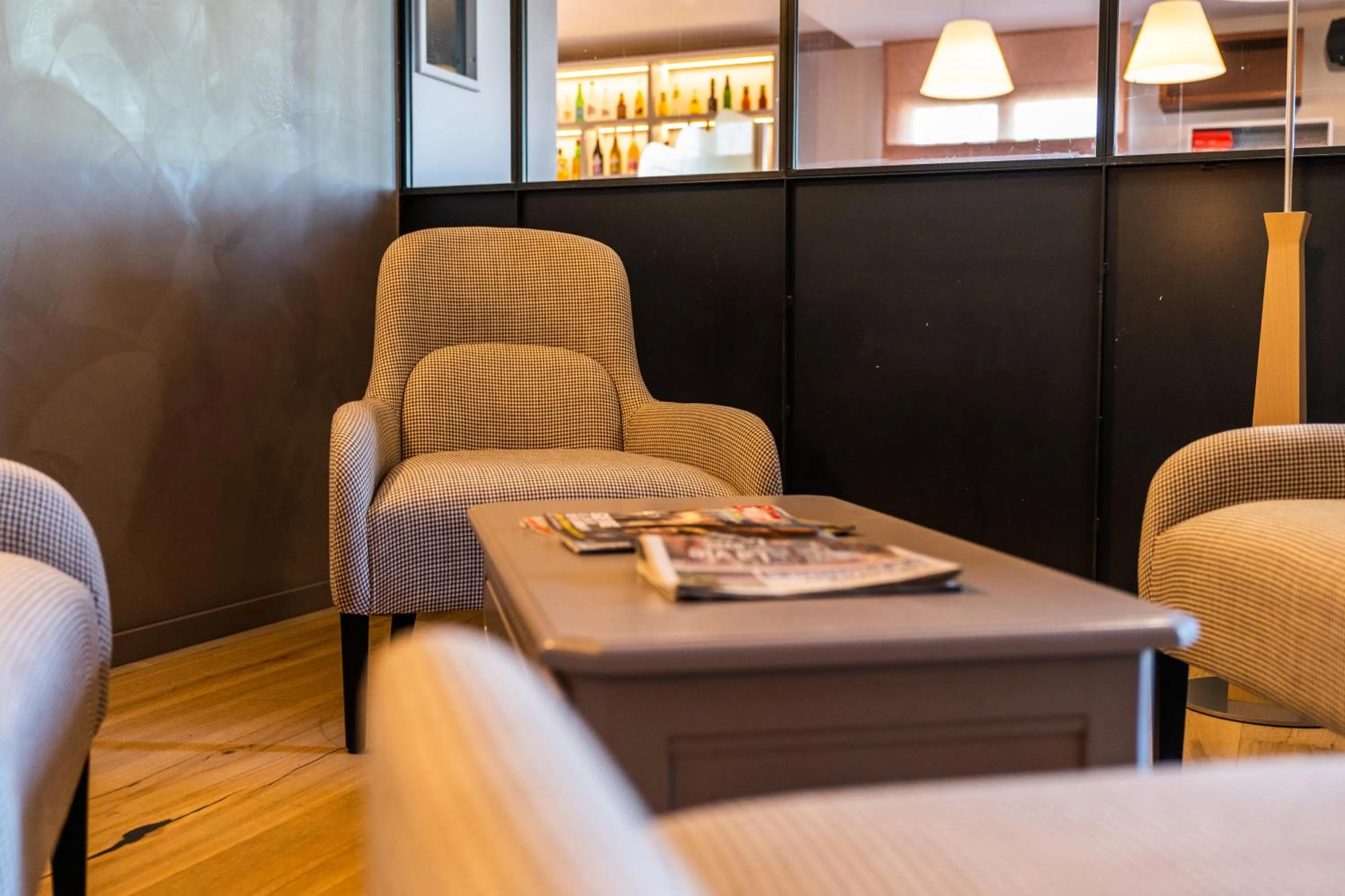 Communal lounge/ TV room in Hôtel Newport