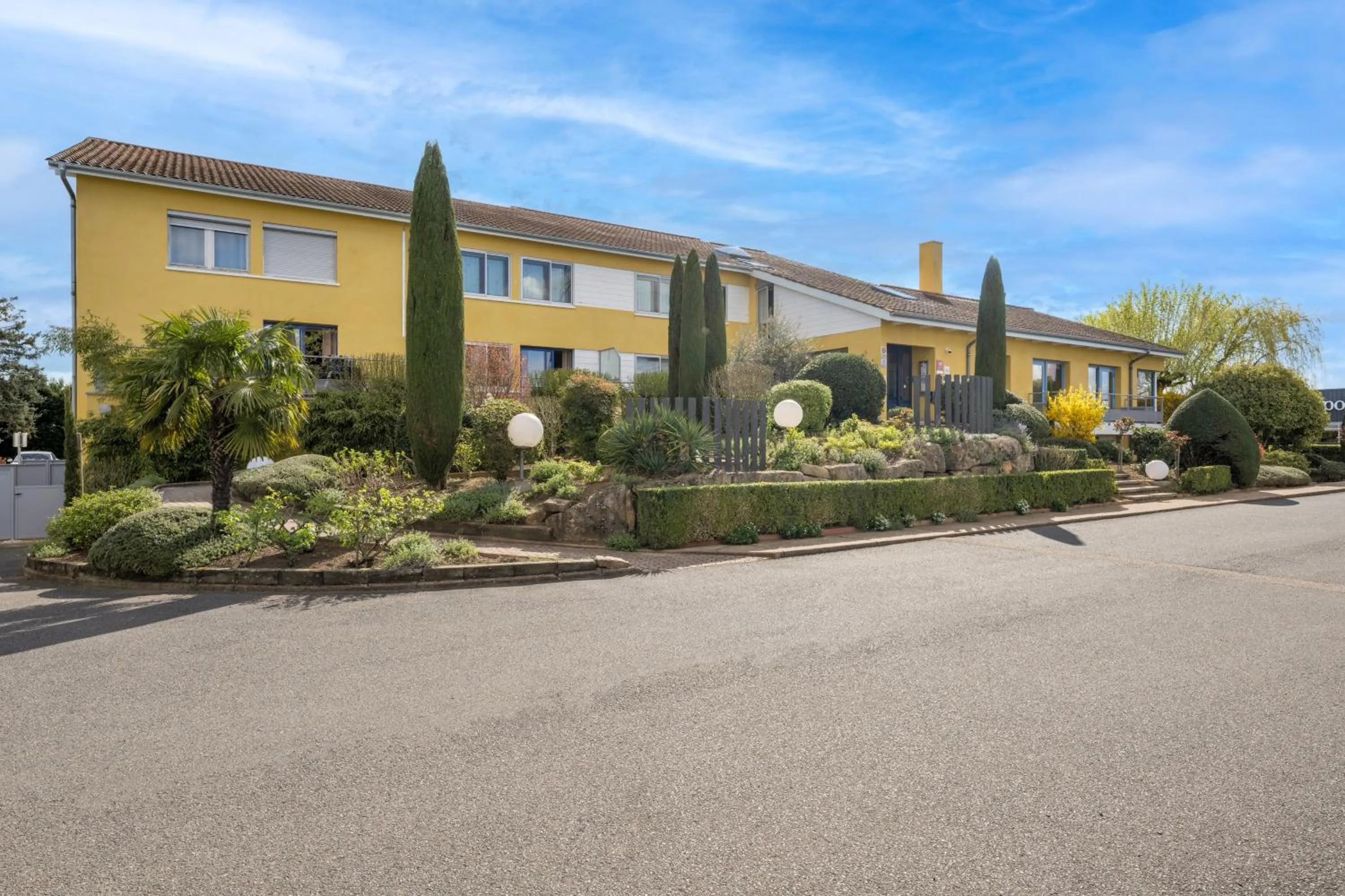 Property building in Hôtel Newport