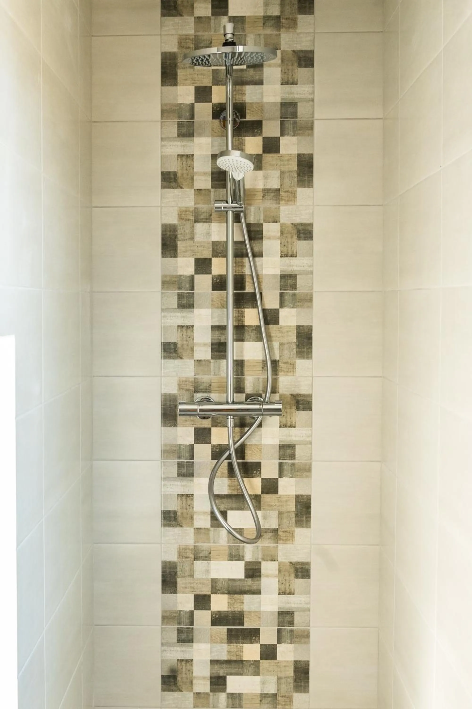 Shower in Hôtel Newport