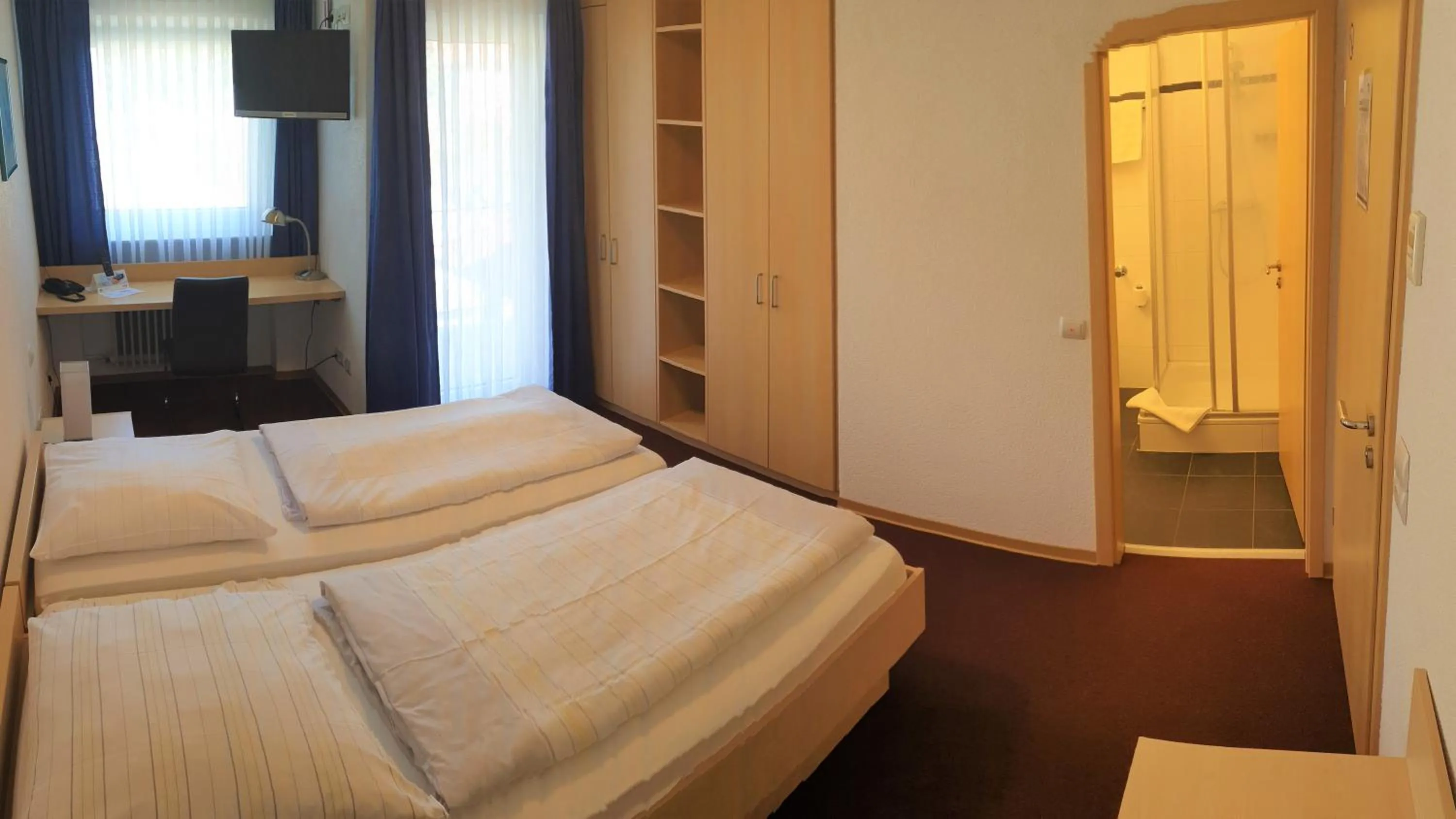 Photo of the whole room, Bed in HRC Pfeffermühle