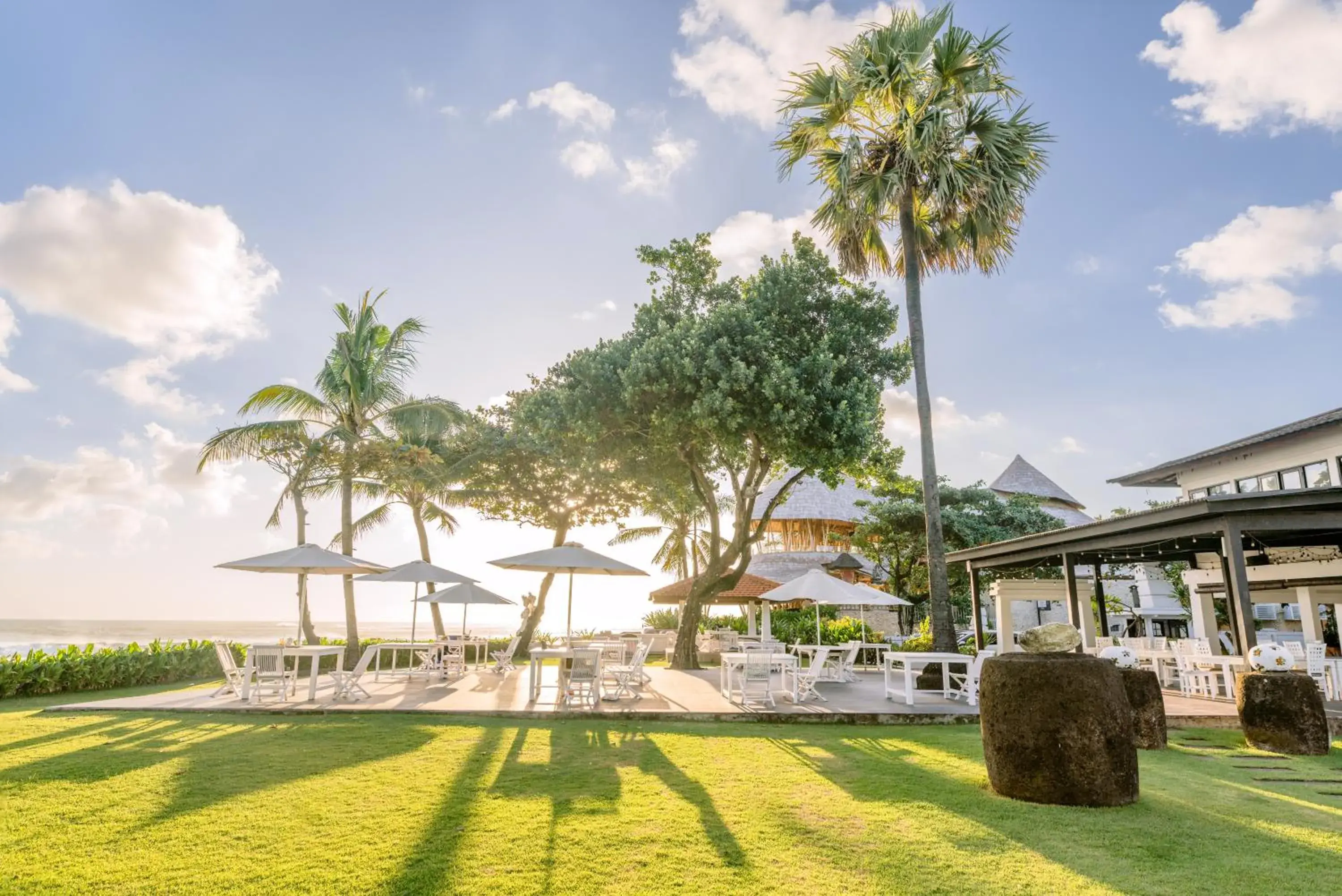 Restaurant/places to eat in Legong Keraton Beach Hotel Restaurant/places to eat in Legong Keraton Beach Hotel