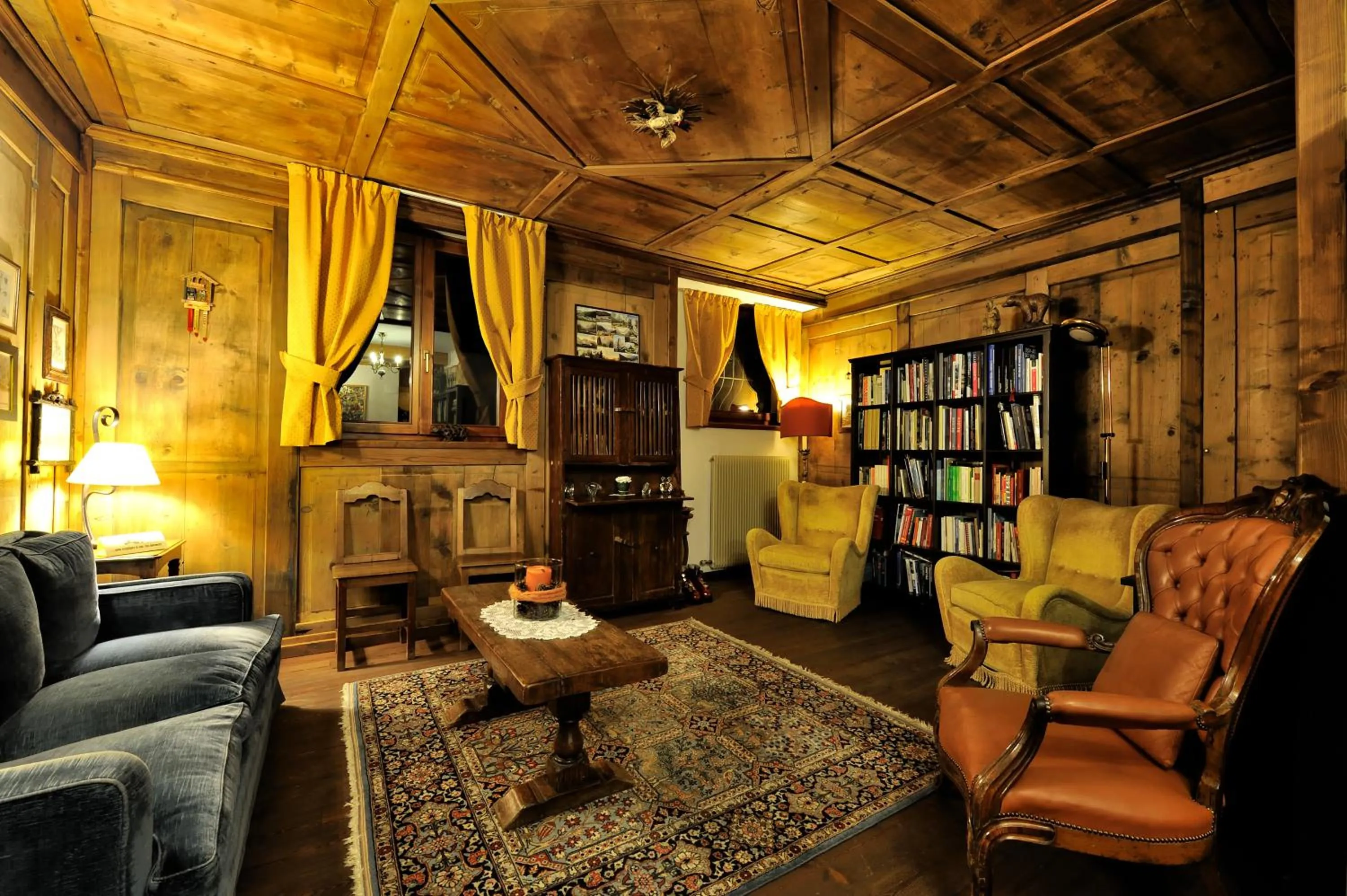 Library in Hotel Montana