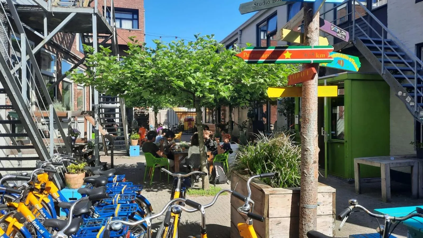 Balcony/Terrace in Simplon Hostel