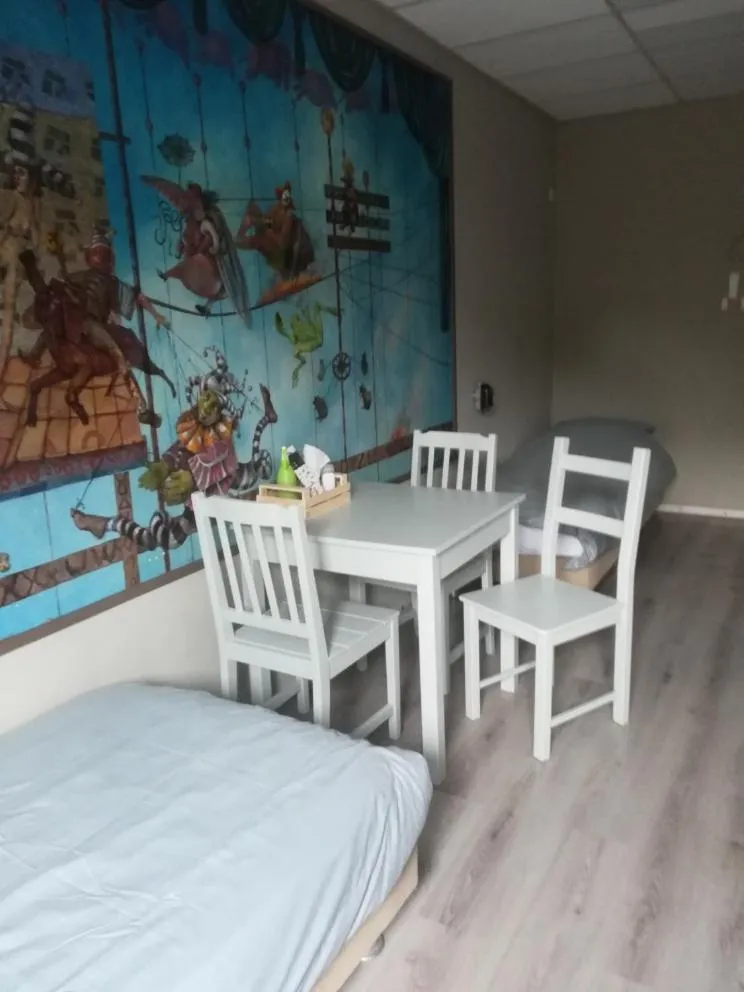 Seating area, Bed in Simplon Hostel