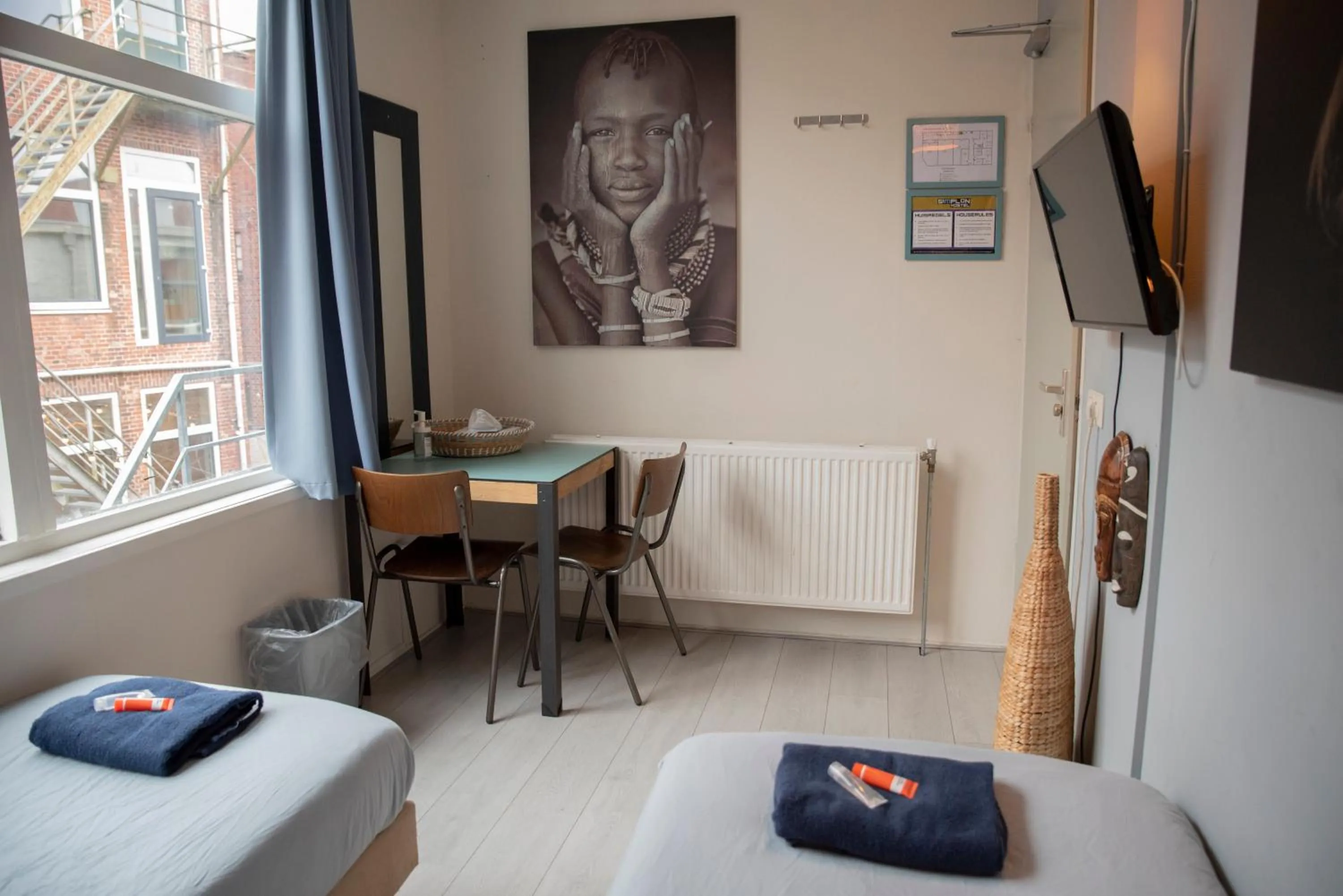 Photo of the whole room, Bed in Simplon Hostel