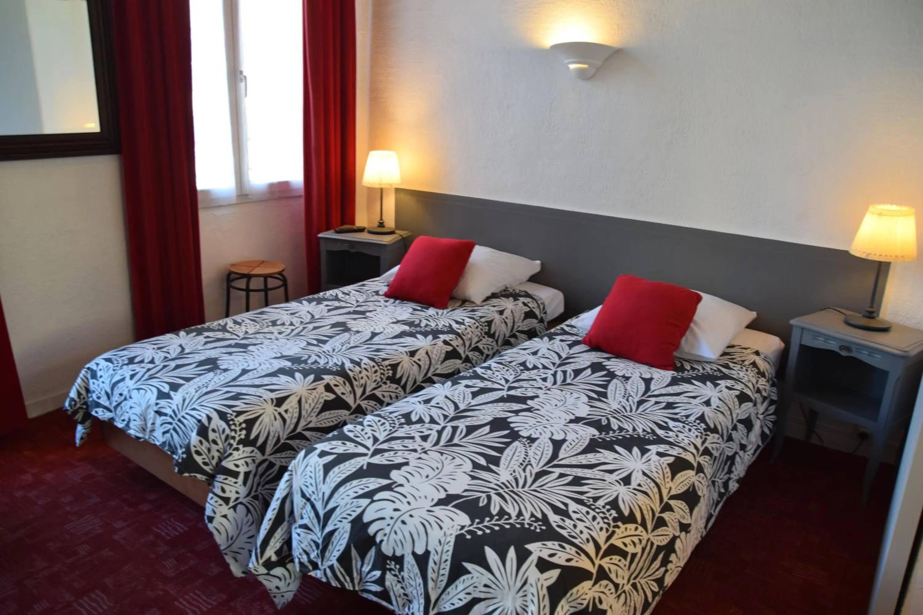 Bedroom, Bed in Nouvel Hotel