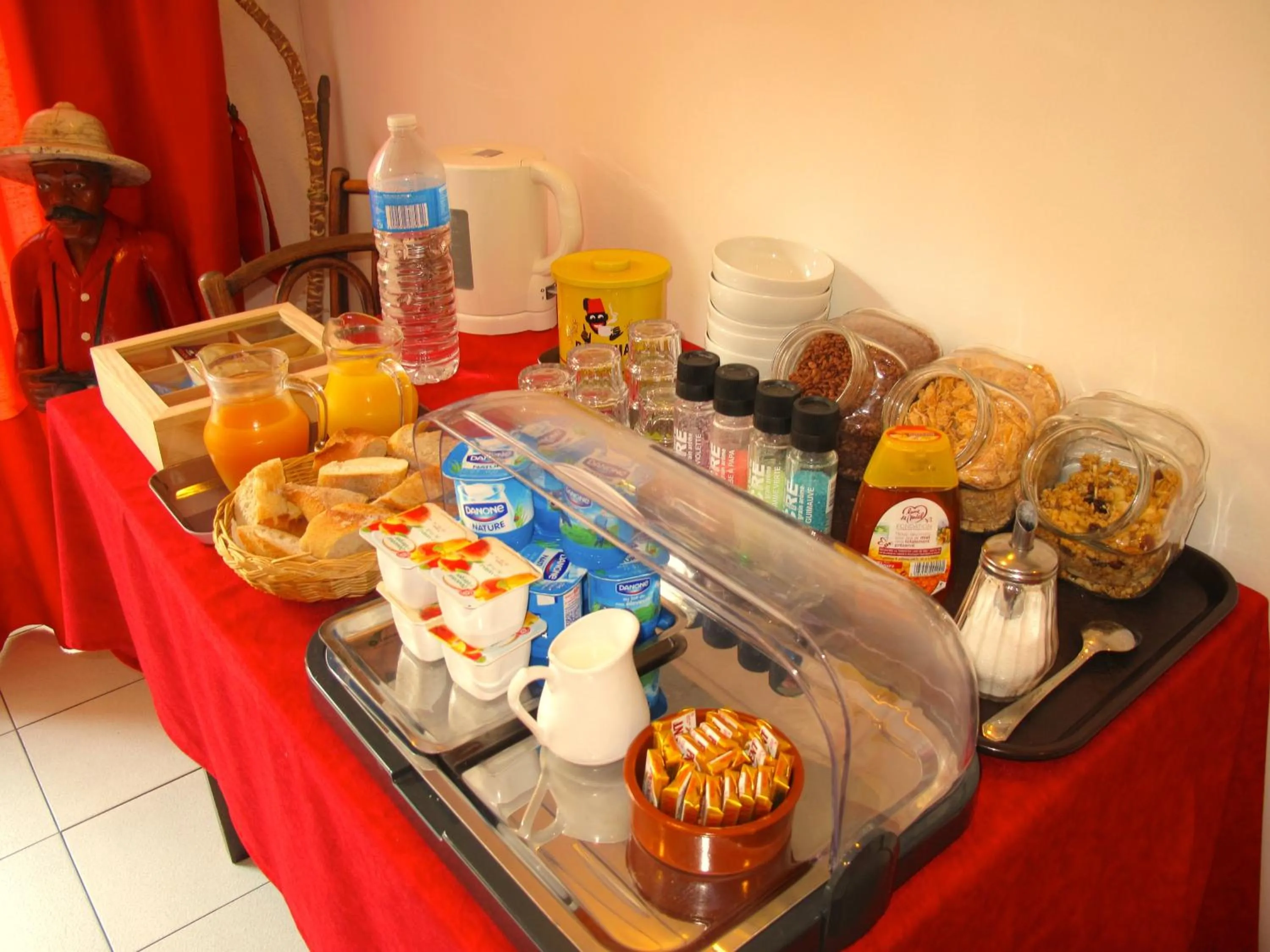 Dining area in Nouvel Hotel