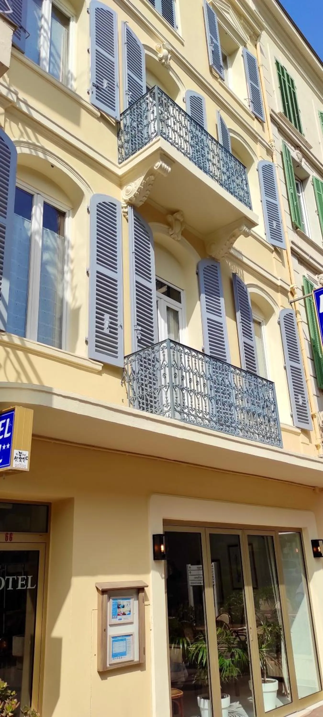 Balcony/Terrace in Nouvel Hotel