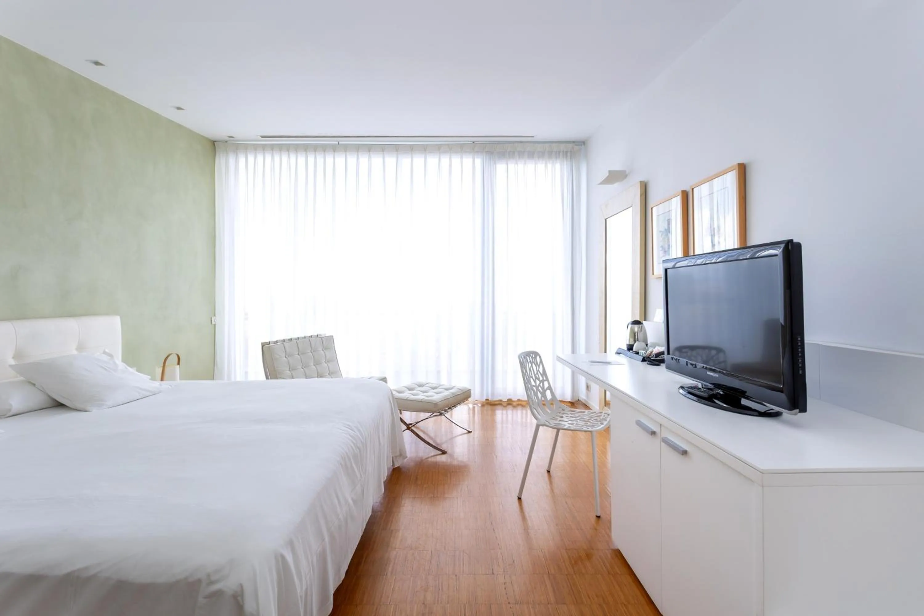 Bedroom, Bed in Hotel-Bodega Finca de Los Arandinos