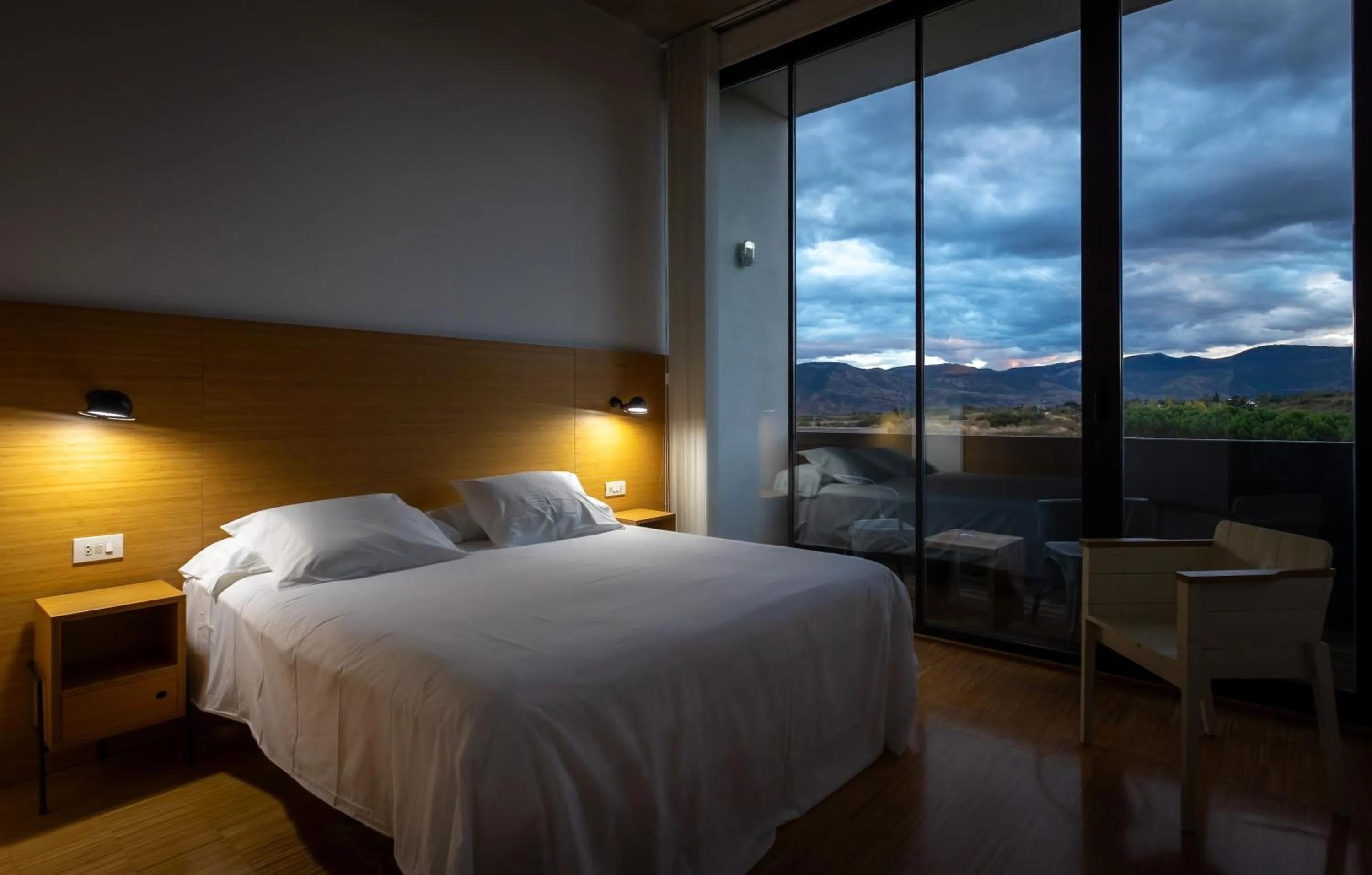 Bedroom, Bed in Hotel-Bodega Finca de Los Arandinos