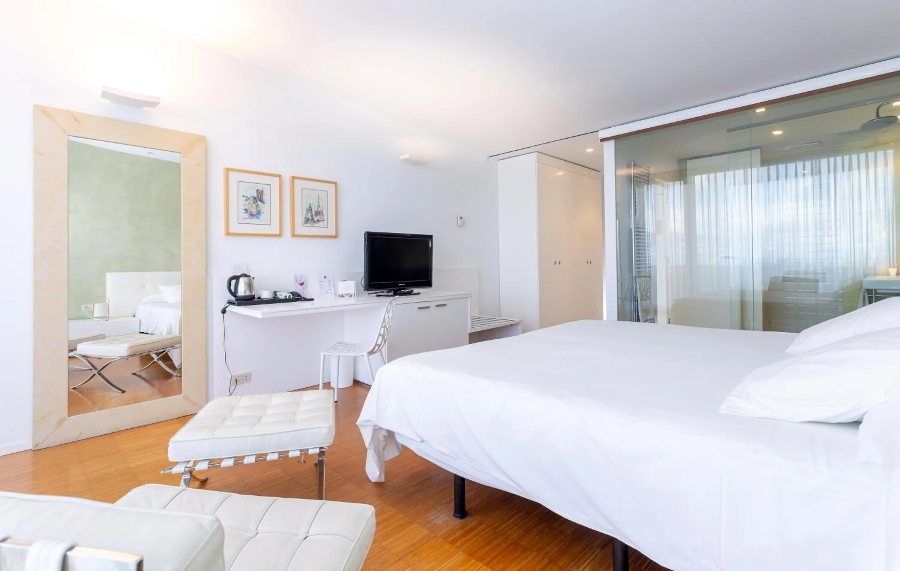 Bedroom, Bed in Hotel-Bodega Finca de Los Arandinos