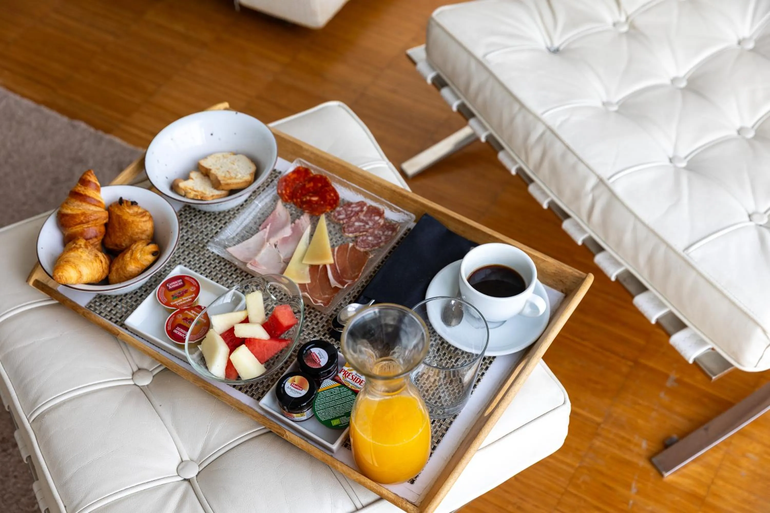 Continental breakfast in Hotel-Bodega Finca de Los Arandinos